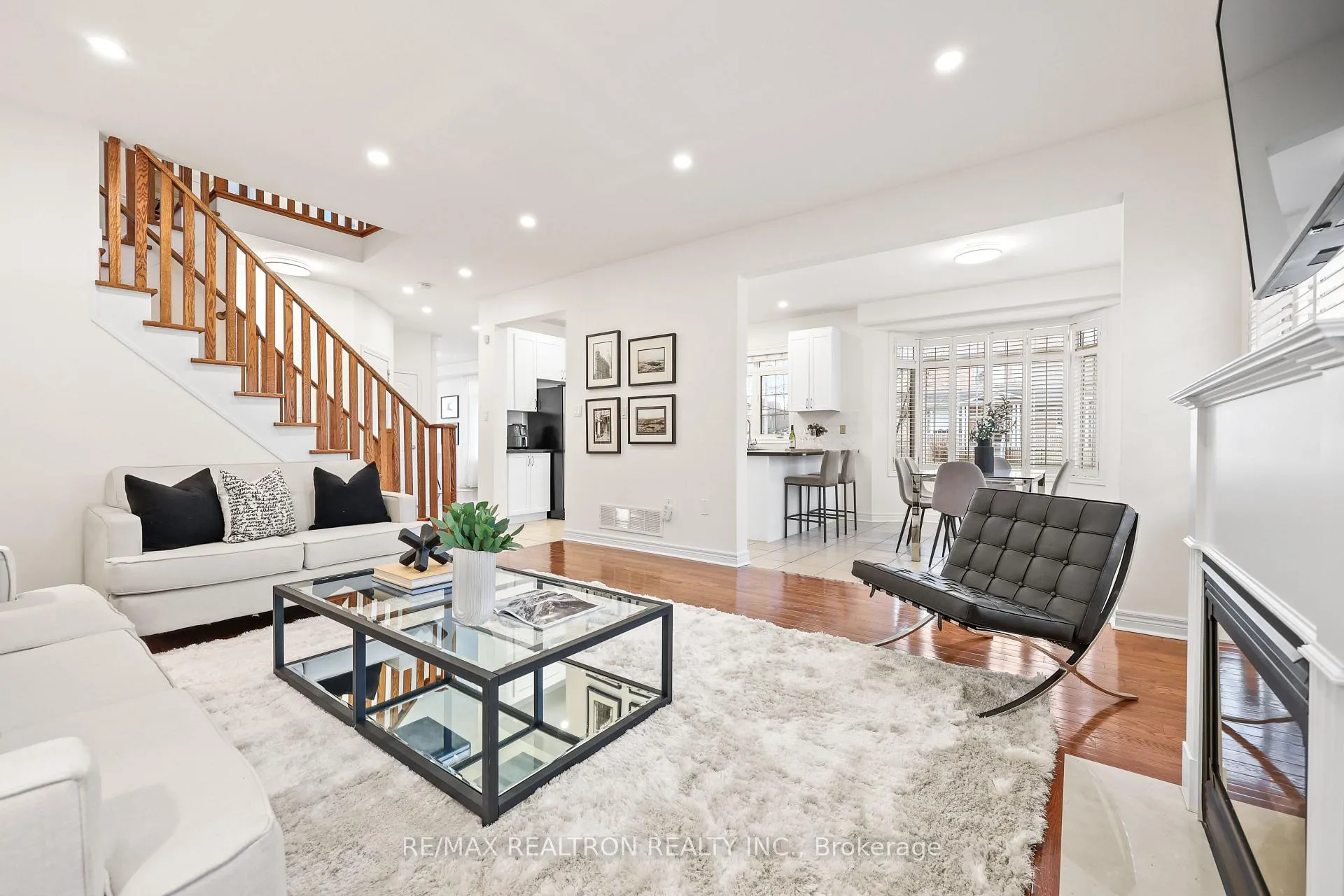 Photo 3 of 2 Serene Way, Vaughan, Patterson — HOMEH