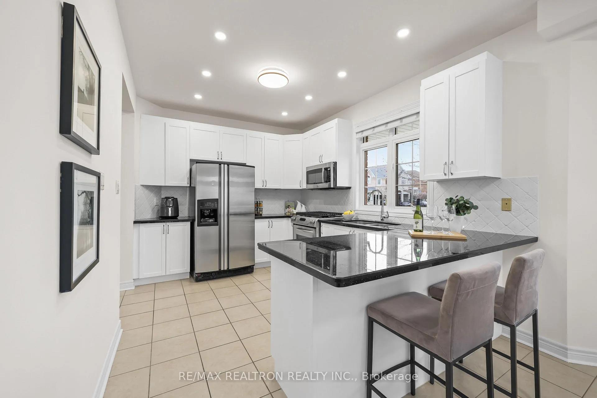 Photo 5 of 2 Serene Way, Vaughan, Patterson — HOMEH