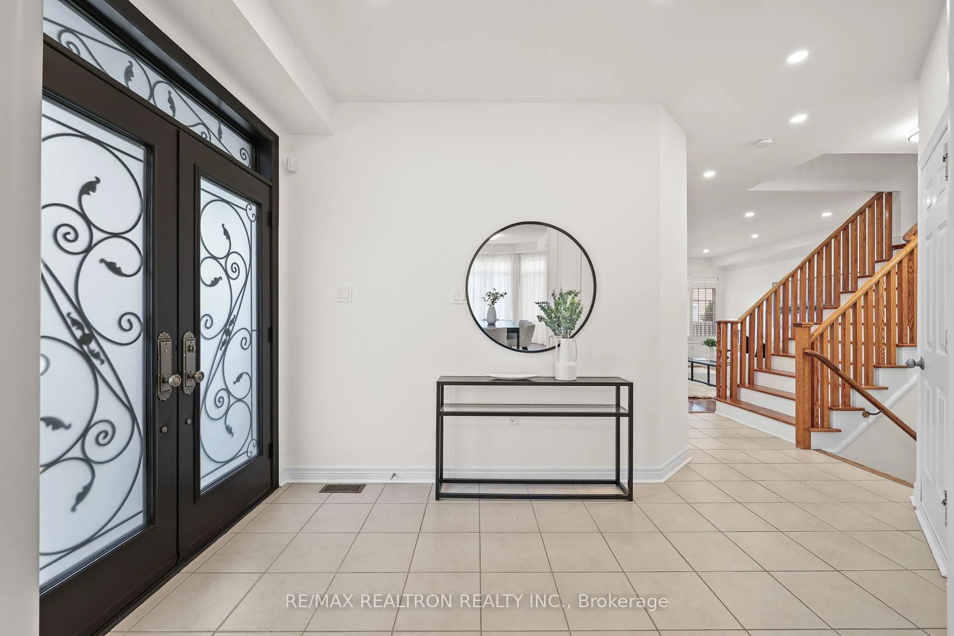 Photo 8 of 2 Serene Way, Vaughan, Patterson — HOMEH