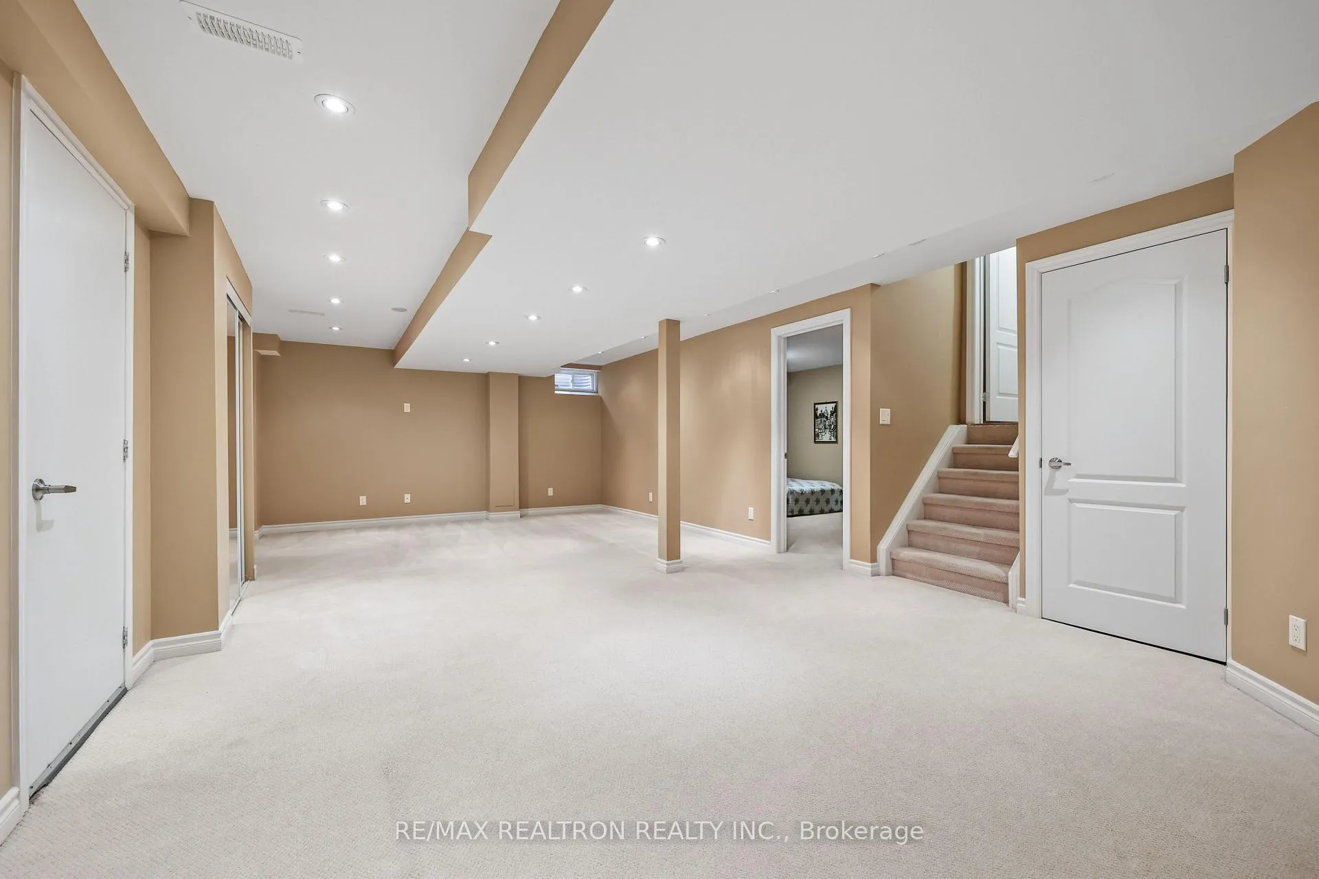 Photo 16 of 2 Serene Way, Vaughan, Patterson — HOMEH