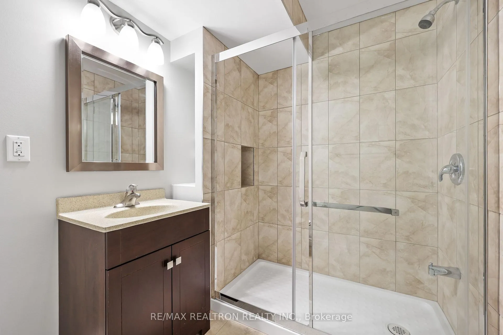 Photo 17 of 2 Serene Way, Vaughan, Patterson — HOMEH