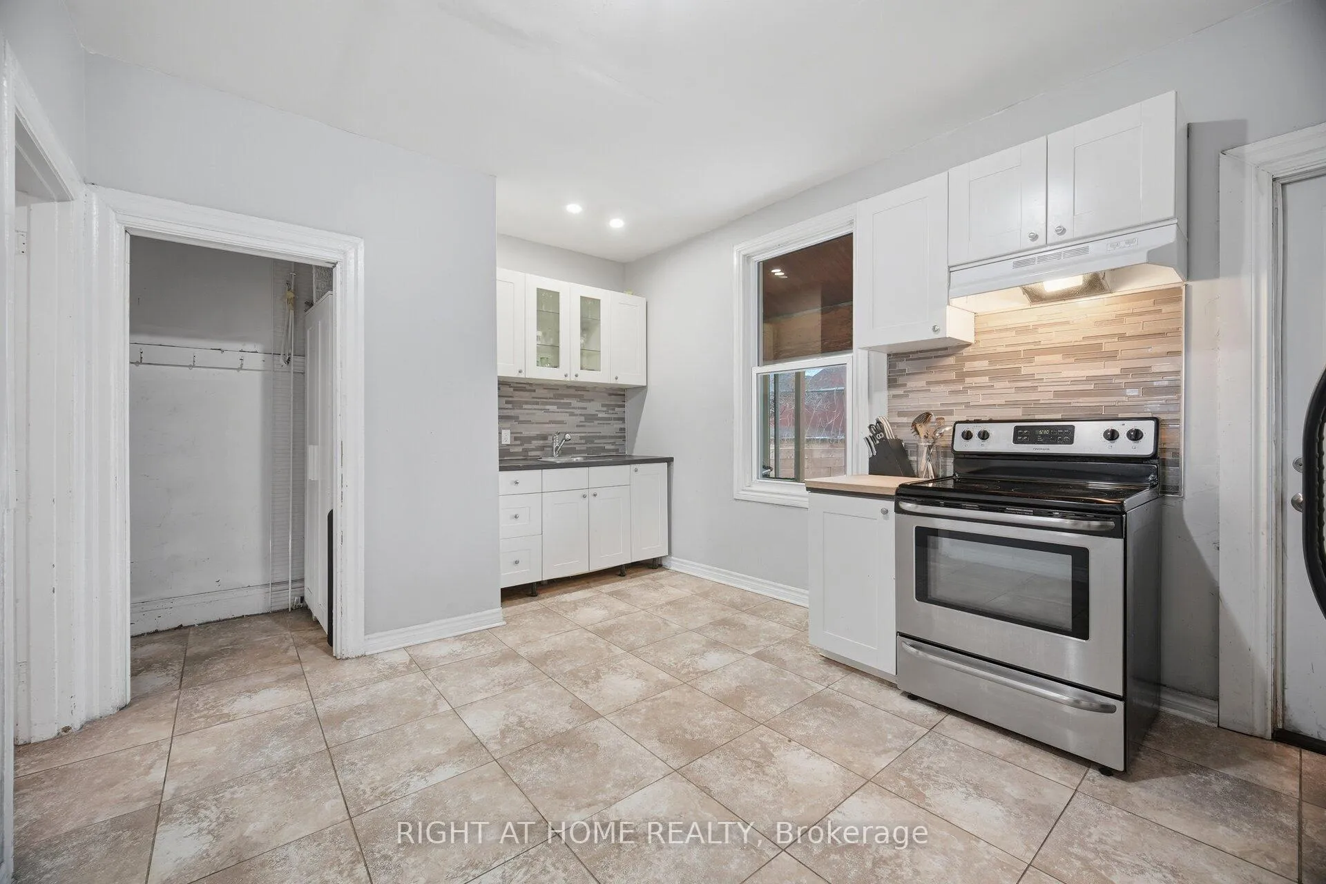 Photo 17 of 14 William Street, Hamilton, Landsdale — HOMEH
