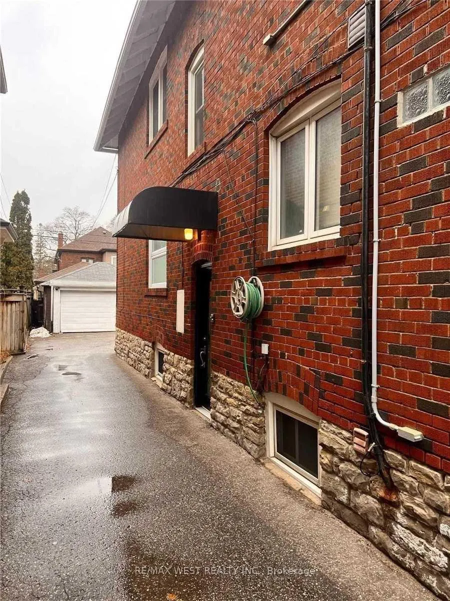 Photo 2 of Unit 3, 900 Avenue Road, Toronto, Yonge-Eglinton — HOMEH