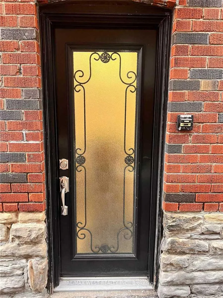 Photo 3 of Unit 3, 900 Avenue Road, Toronto, Yonge-Eglinton — HOMEH
