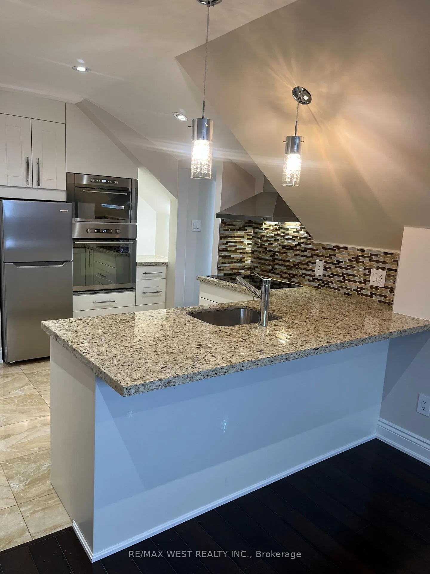 Photo 6 of Unit 3, 900 Avenue Road, Toronto, Yonge-Eglinton — HOMEH