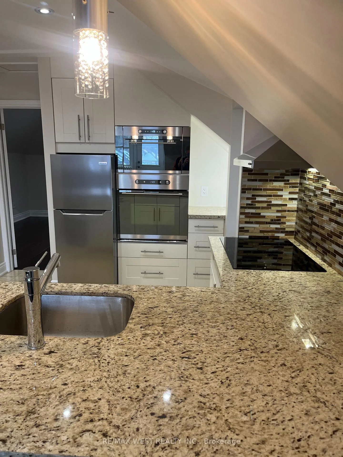 Photo 7 of Unit 3, 900 Avenue Road, Toronto, Yonge-Eglinton — HOMEH