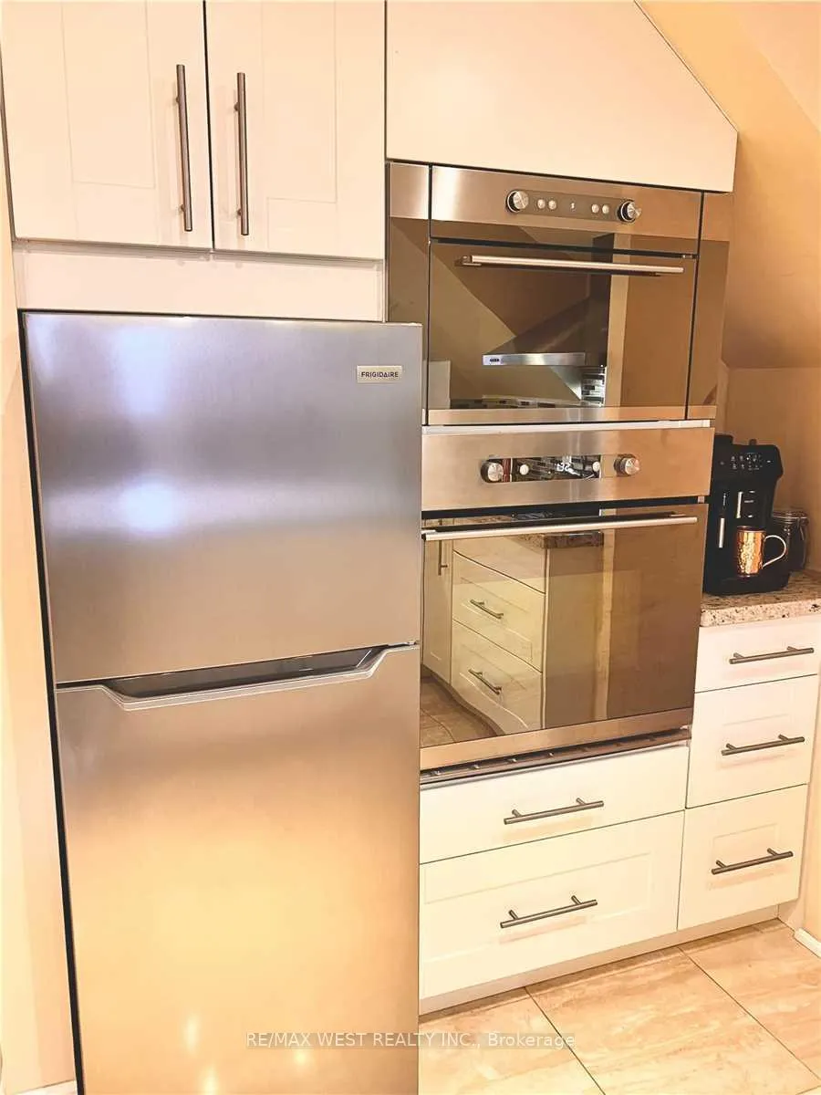 Photo 11 of Unit 3, 900 Avenue Road, Toronto, Yonge-Eglinton — HOMEH