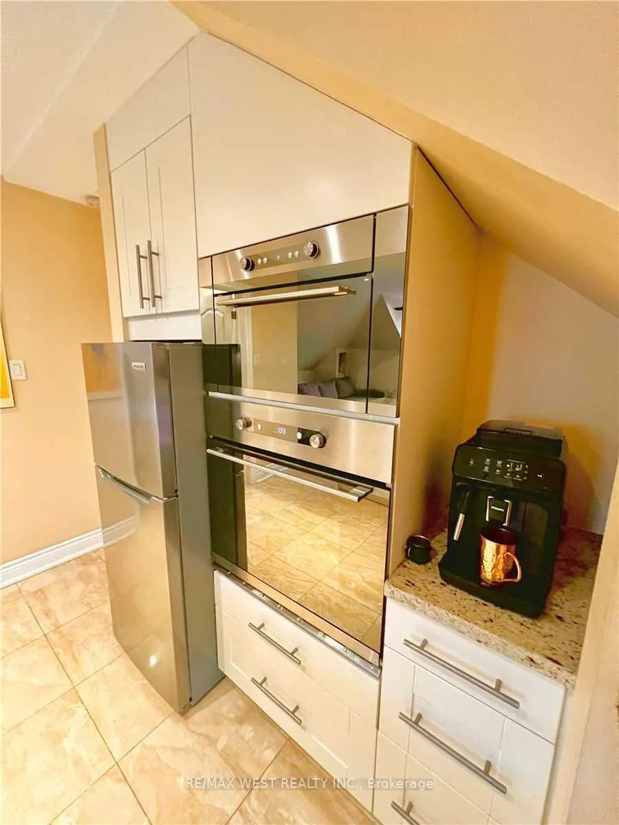 Photo 12 of Unit 3, 900 Avenue Road, Toronto, Yonge-Eglinton — HOMEH