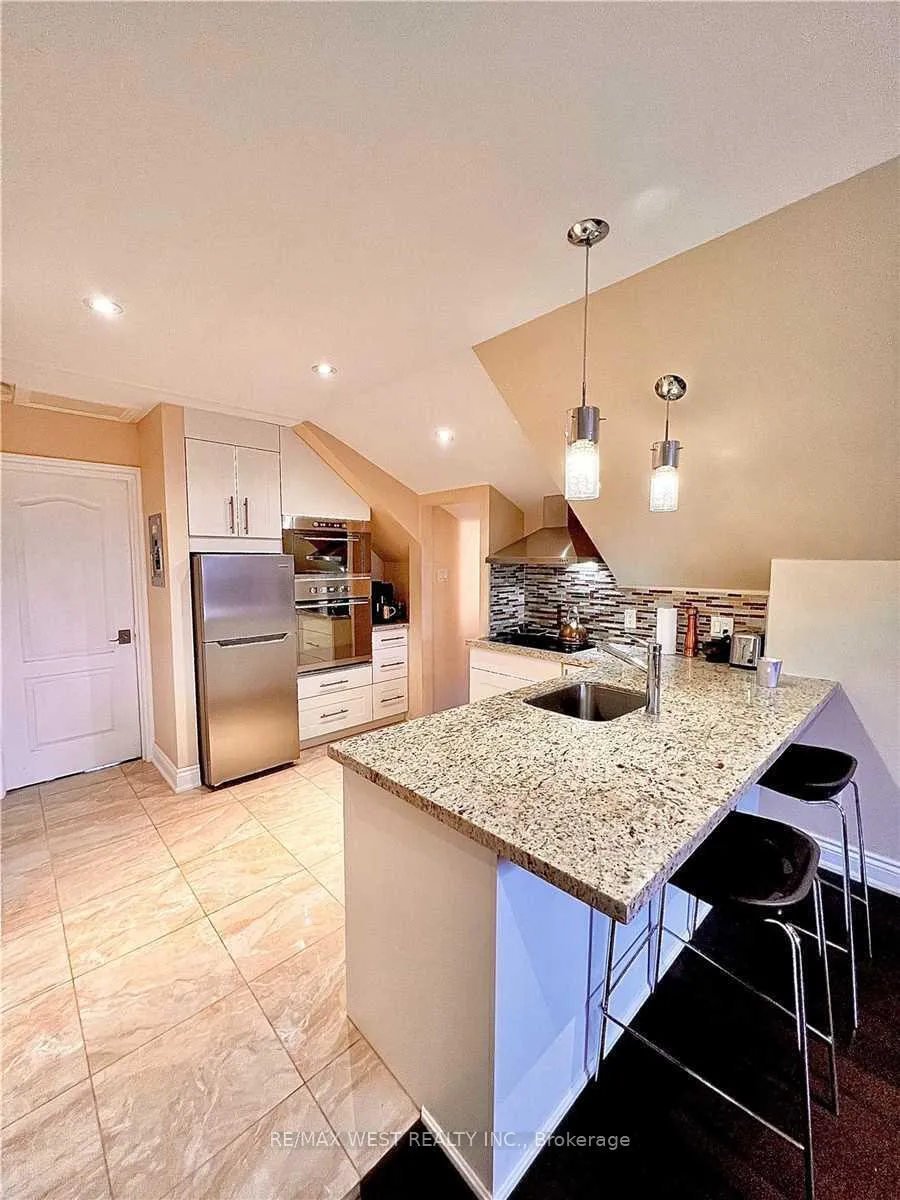 Photo 14 of Unit 3, 900 Avenue Road, Toronto, Yonge-Eglinton — HOMEH