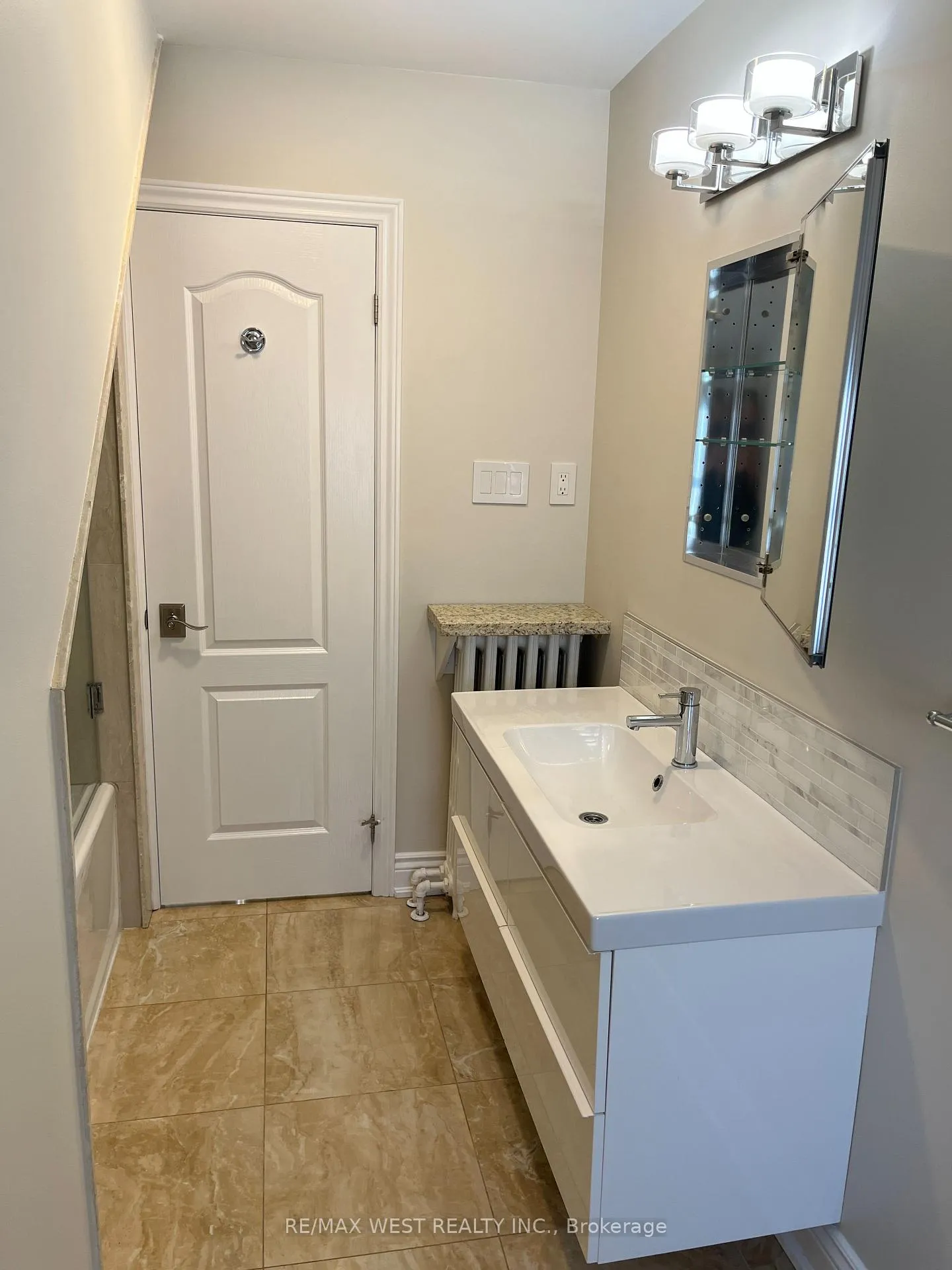 Photo 20 of Unit 3, 900 Avenue Road, Toronto, Yonge-Eglinton — HOMEH