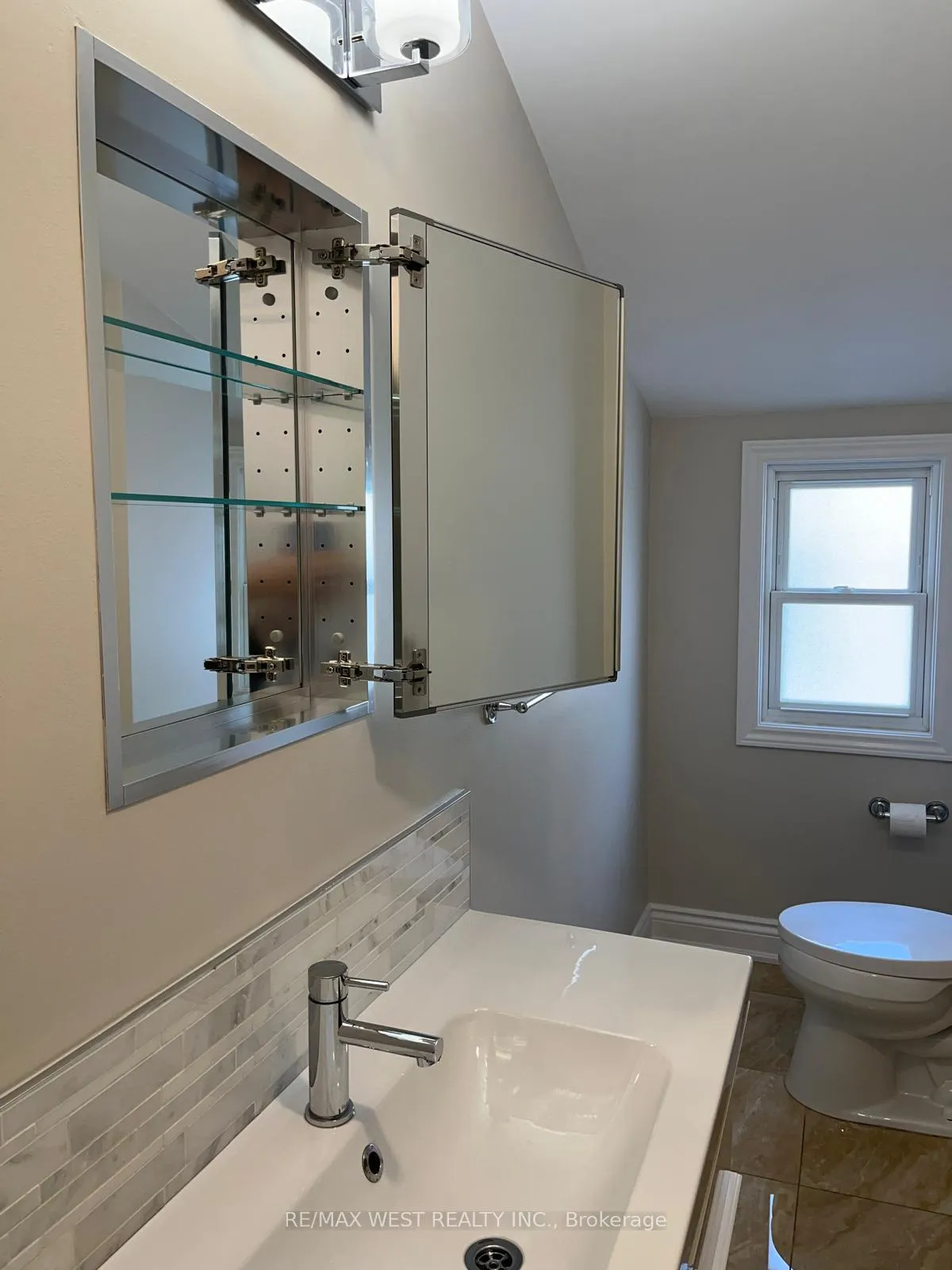 Photo 21 of Unit 3, 900 Avenue Road, Toronto, Yonge-Eglinton — HOMEH