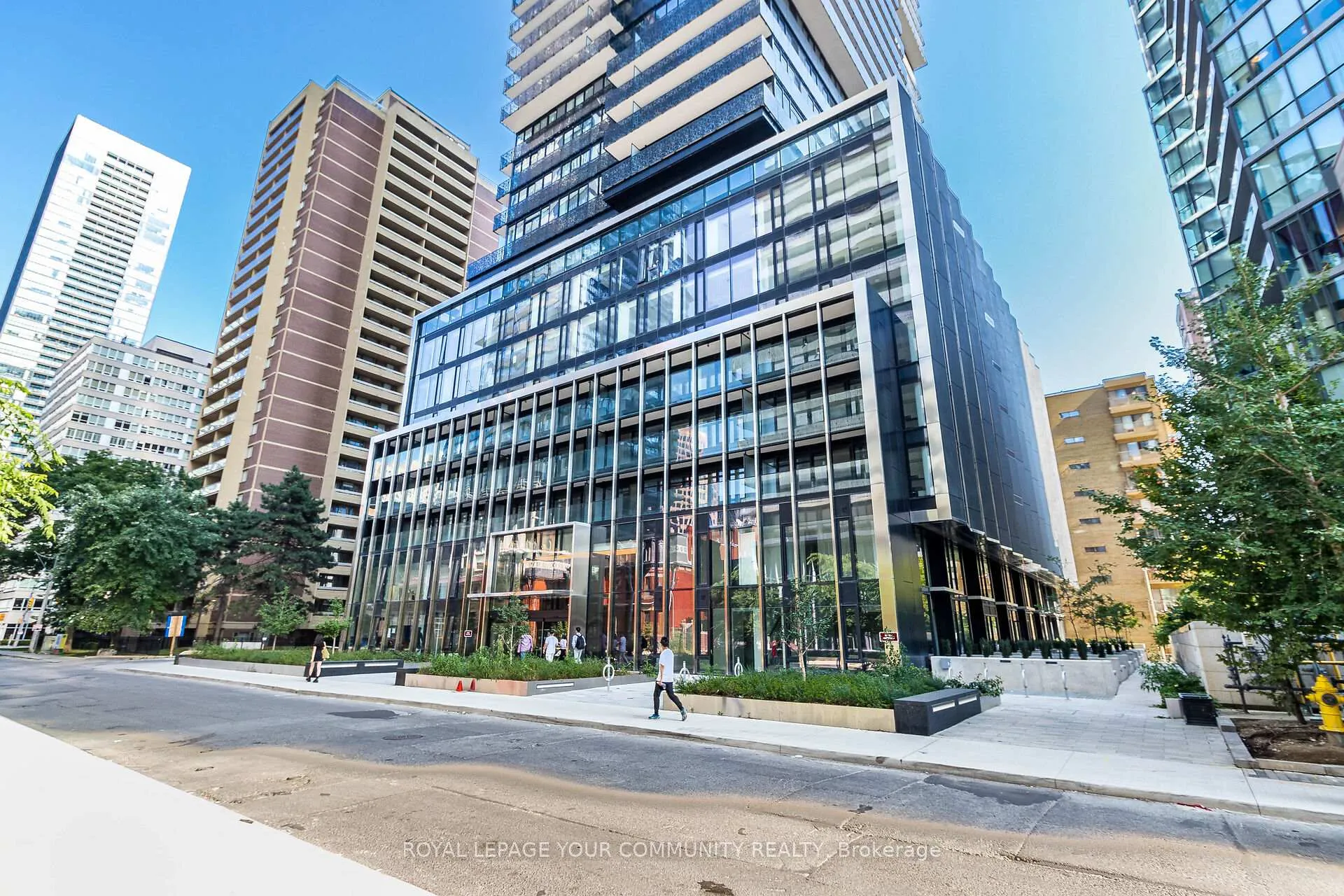 Front of Unit 1706, 55 Charles Street E