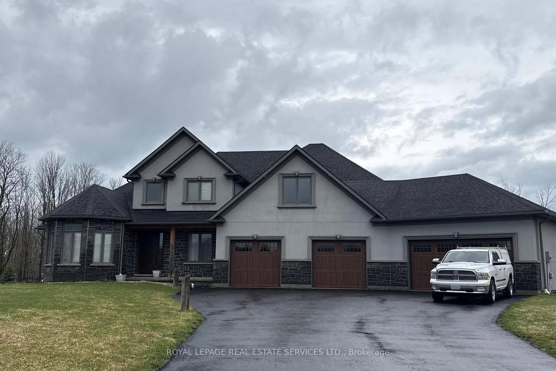 Photo 2 of 18 Walnut Drive, Wasaga Beach — HOMEH