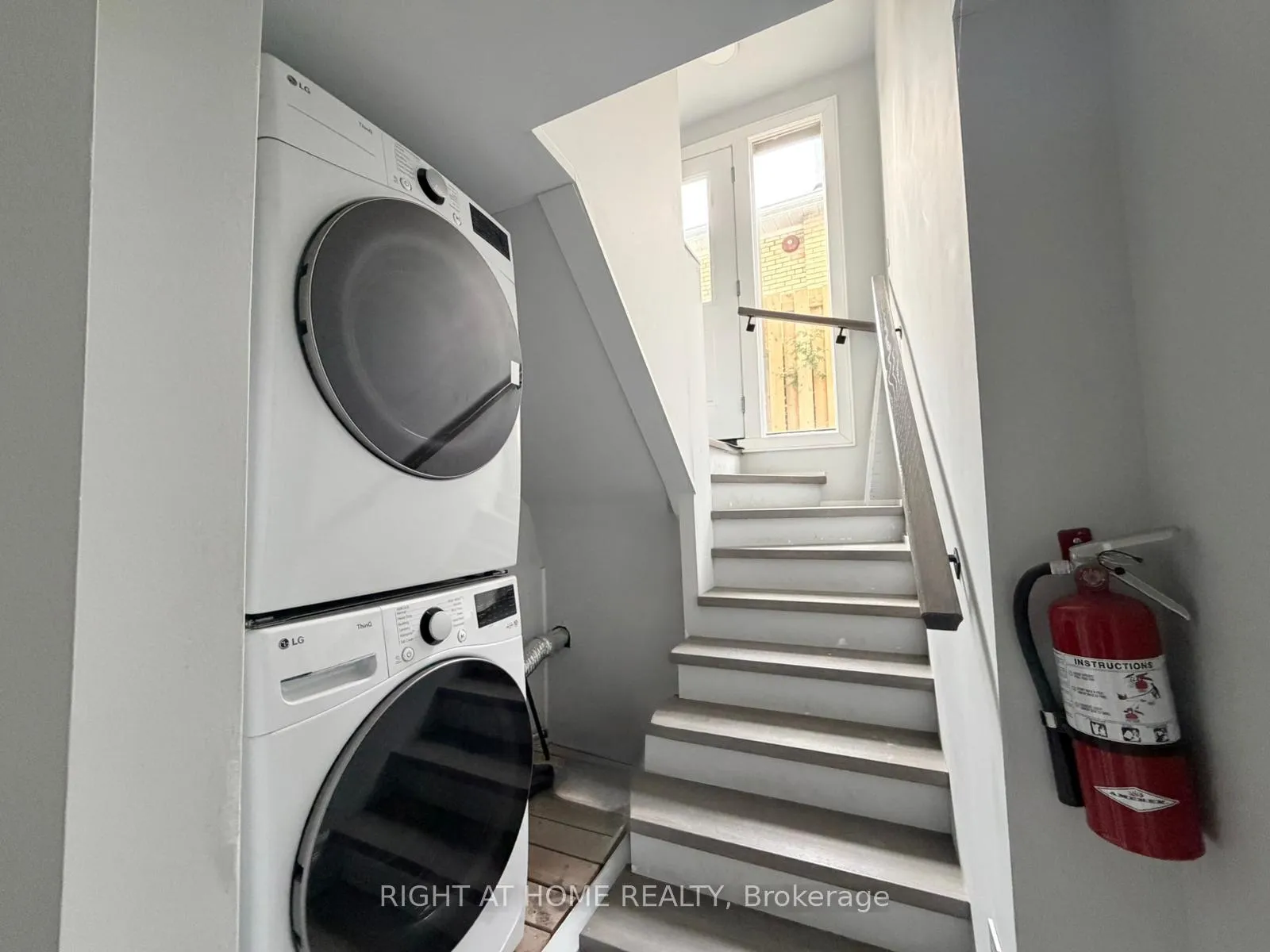 Photo 4 of Unit Lower, 25 Duffield Road E, Etobicoke, Willowridge-Martingrove-Richview — HOMEH