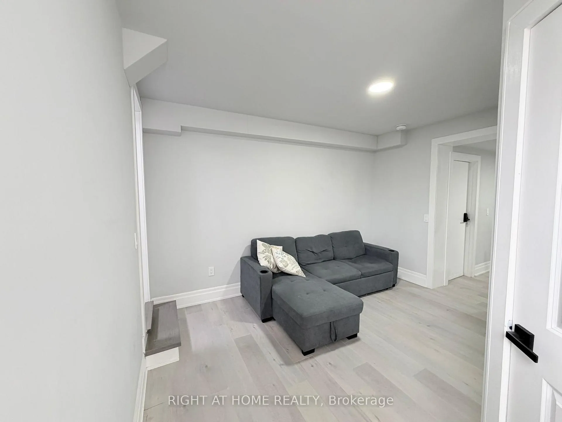 Photo 9 of Unit Lower, 25 Duffield Road E, Etobicoke, Willowridge-Martingrove-Richview — HOMEH