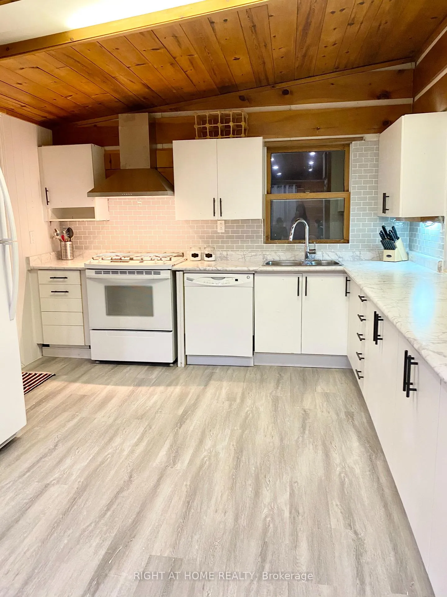 Photo 4 of 108 Settlers Way, Blue Mountains — HOMEH