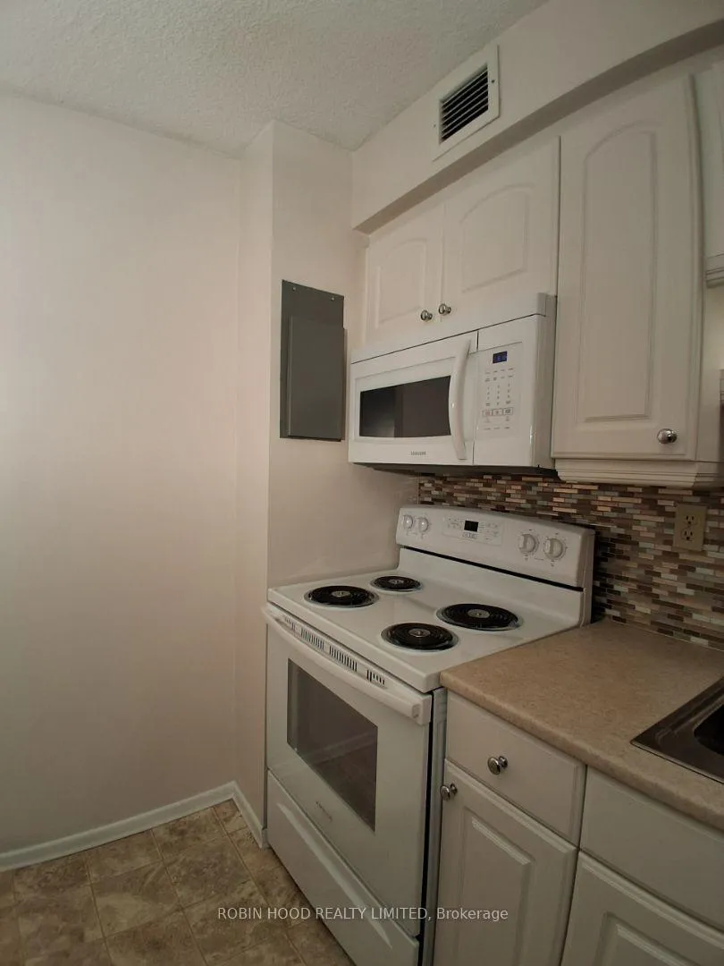 Photo 6 of Unit 605, 975 Warwick Court, Burlington, LaSalle — HOMEH
