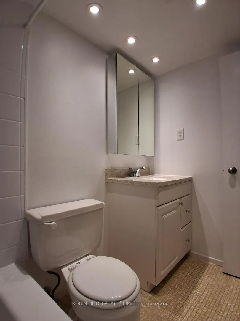Photo 8 of Unit 605, 975 Warwick Court, Burlington, LaSalle — HOMEH