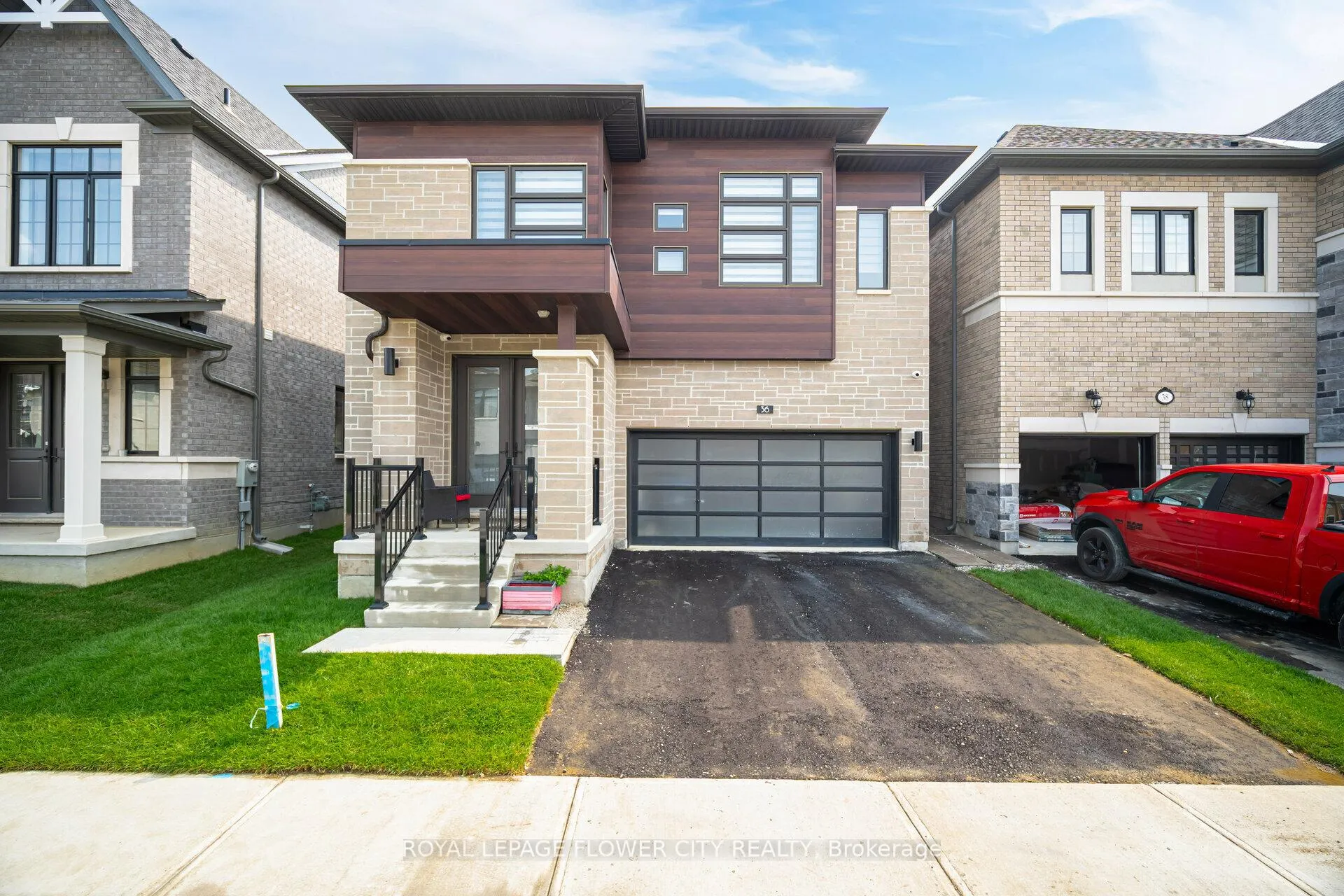 Photo 2 of 36 Icon Street S, Brampton, Sandringham-Wellington North — HOMEH