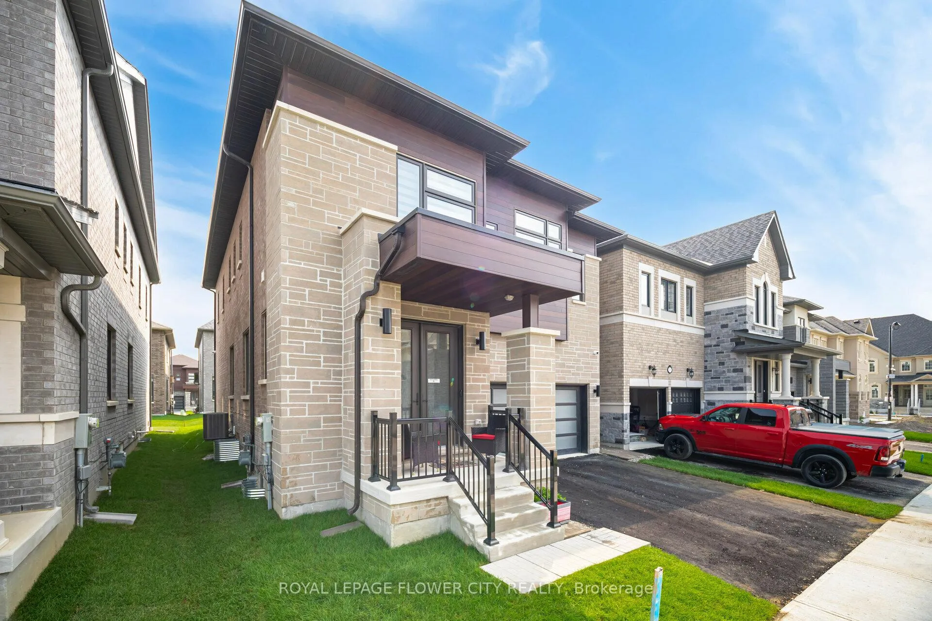 Photo 3 of 36 Icon Street S, Brampton, Sandringham-Wellington North — HOMEH