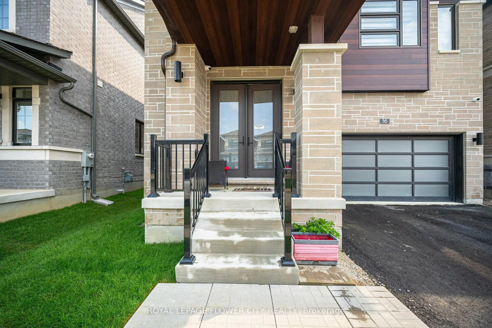 Photo 4 of 36 Icon Street S, Brampton, Sandringham-Wellington North — HOMEH
