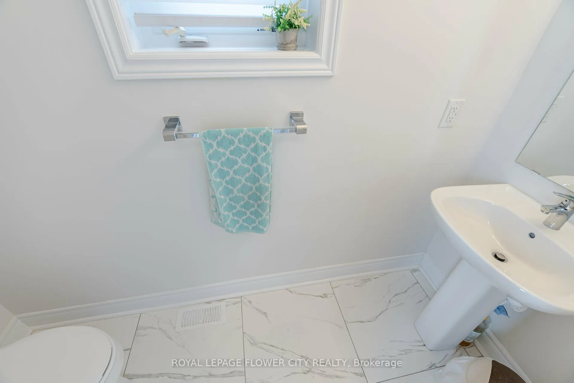 Photo 20 of 36 Icon Street S, Brampton, Sandringham-Wellington North — HOMEH