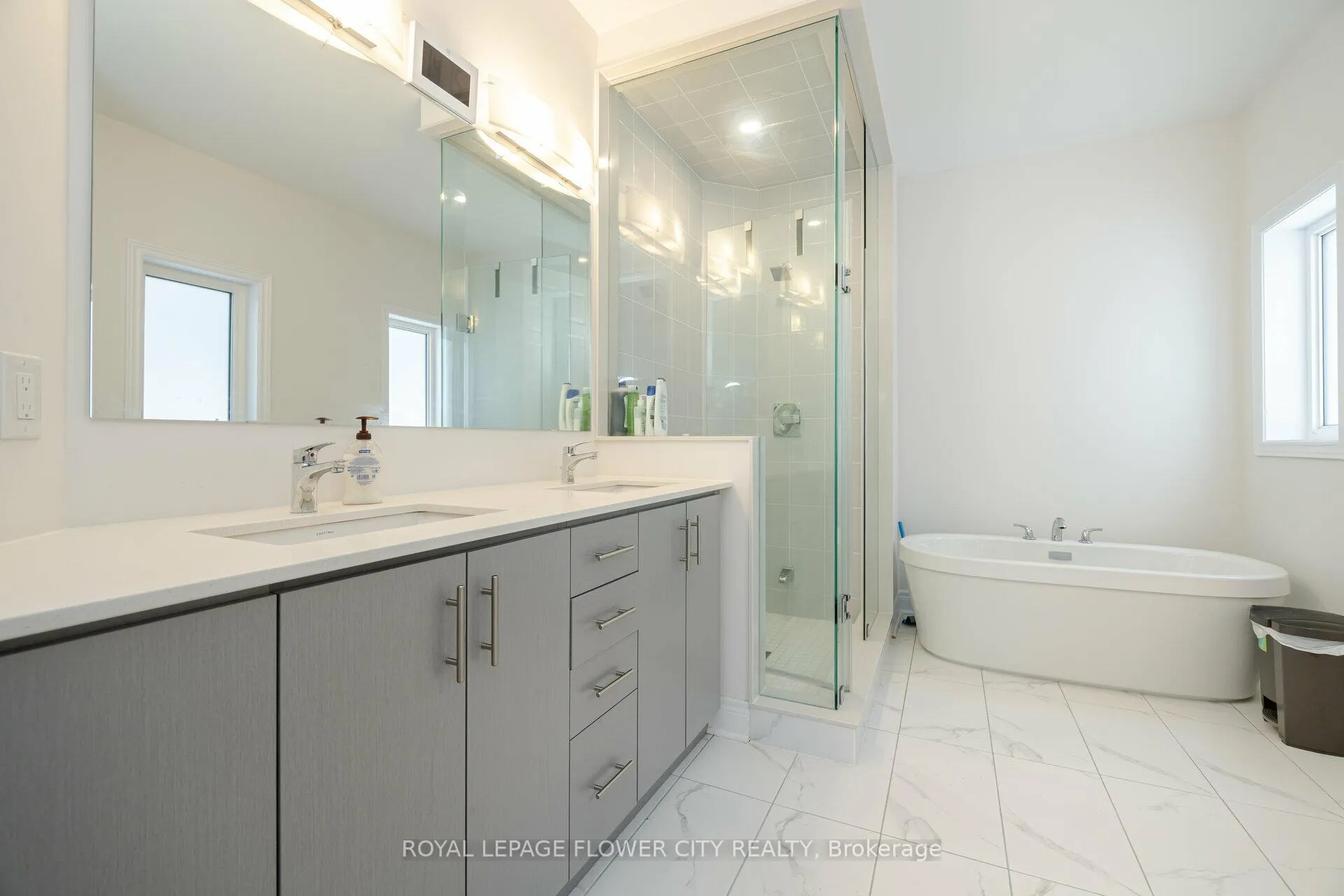 Photo 24 of 36 Icon Street S, Brampton, Sandringham-Wellington North — HOMEH