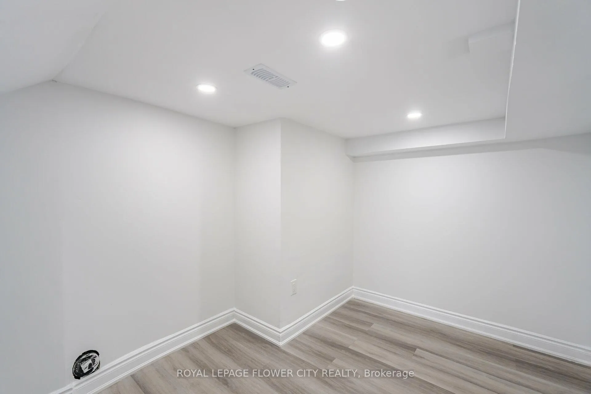 Photo 47 of 36 Icon Street S, Brampton, Sandringham-Wellington North — HOMEH