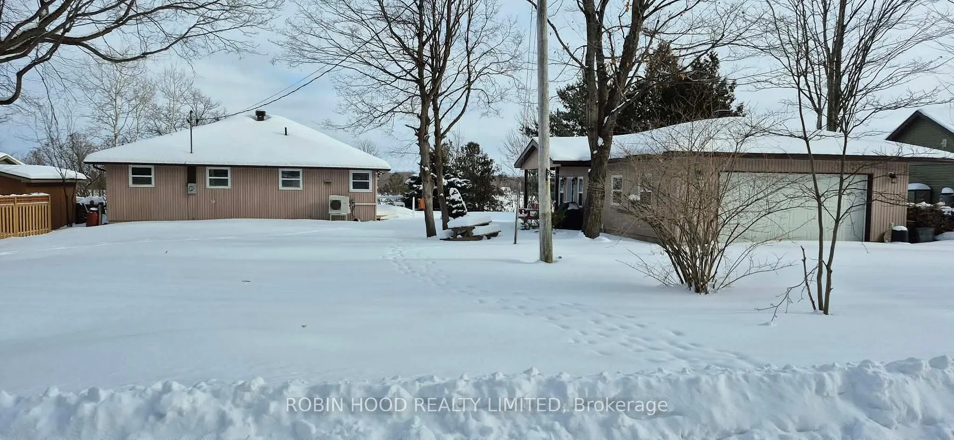 Photo 5 of 211 Mcbride Point Drive, Rideau Lakes, Rideau Lakes (North Crosby) Twp — HOMEH