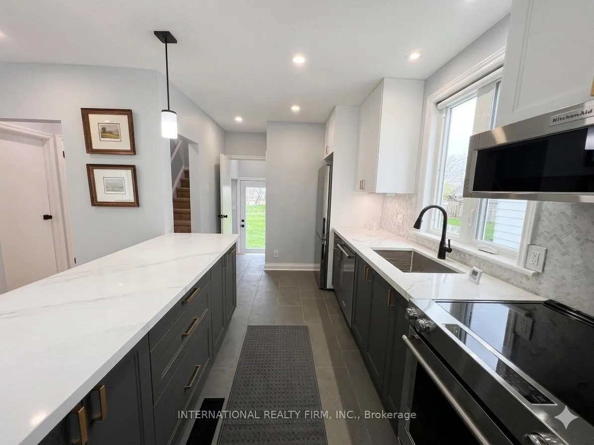 Photo 3 of 9 Admiral Road, St. Catharines, Secord Woods — HOMEH