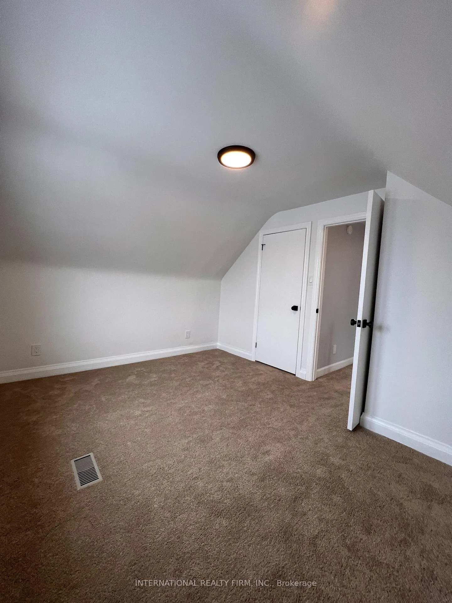 Photo 16 of 9 Admiral Road, St. Catharines, Secord Woods — HOMEH