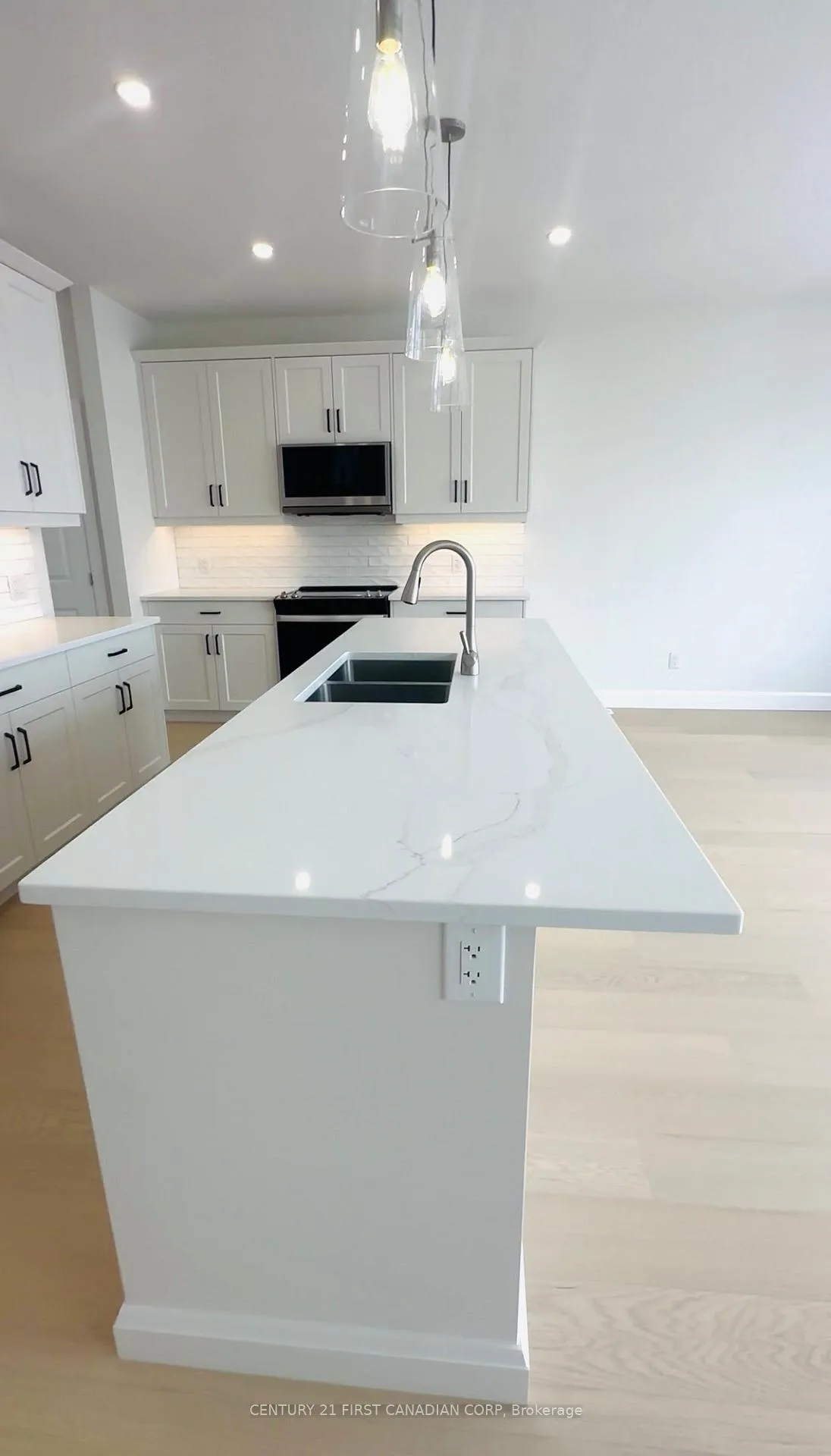 Photo 13 of 844 Gatestone Road, London, South U — HOMEH