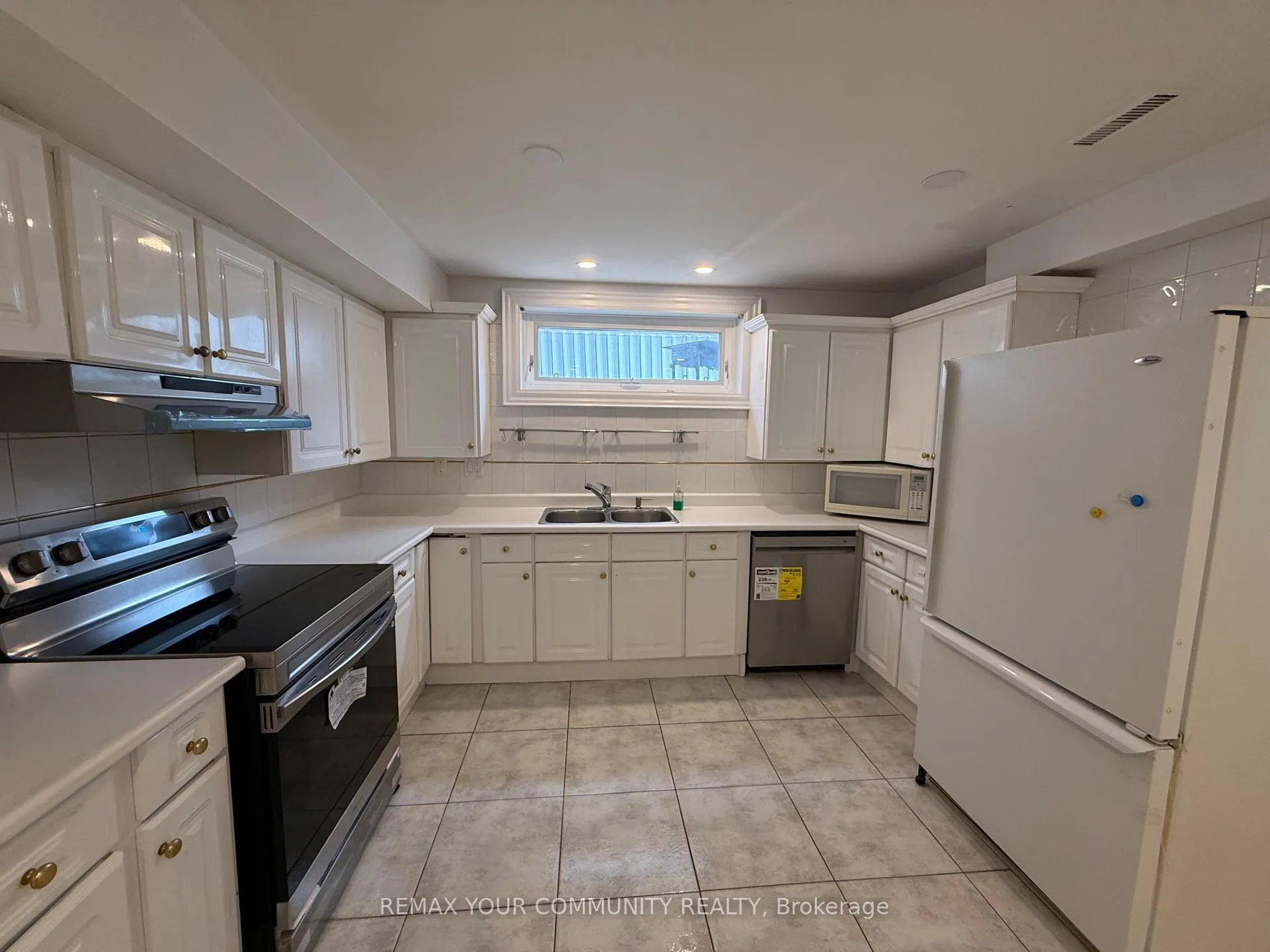 Photo 2 of 103 Wigwoss Drive, Vaughan, East Woodbridge — HOMEH
