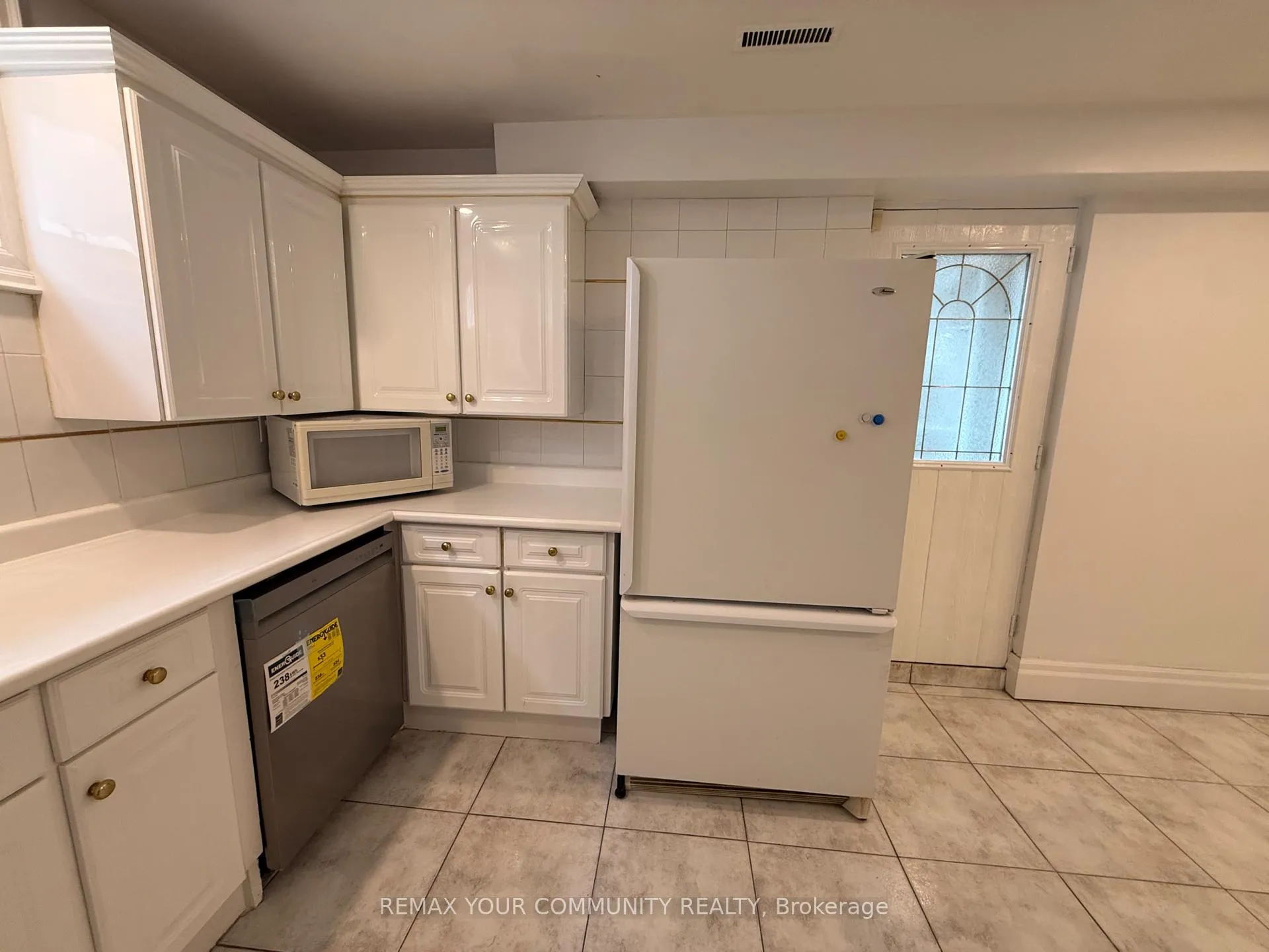 Photo 3 of 103 Wigwoss Drive, Vaughan, East Woodbridge — HOMEH