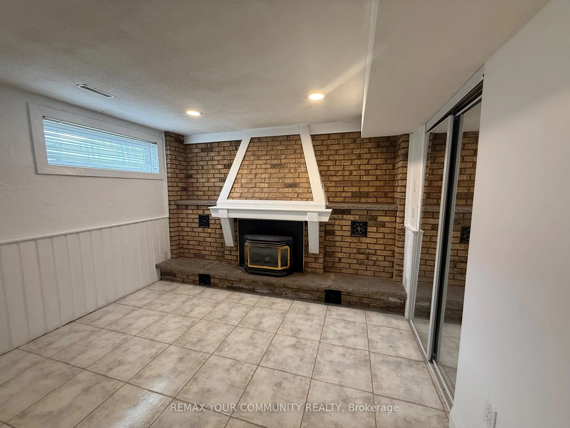 Photo 7 of 103 Wigwoss Drive, Vaughan, East Woodbridge — HOMEH