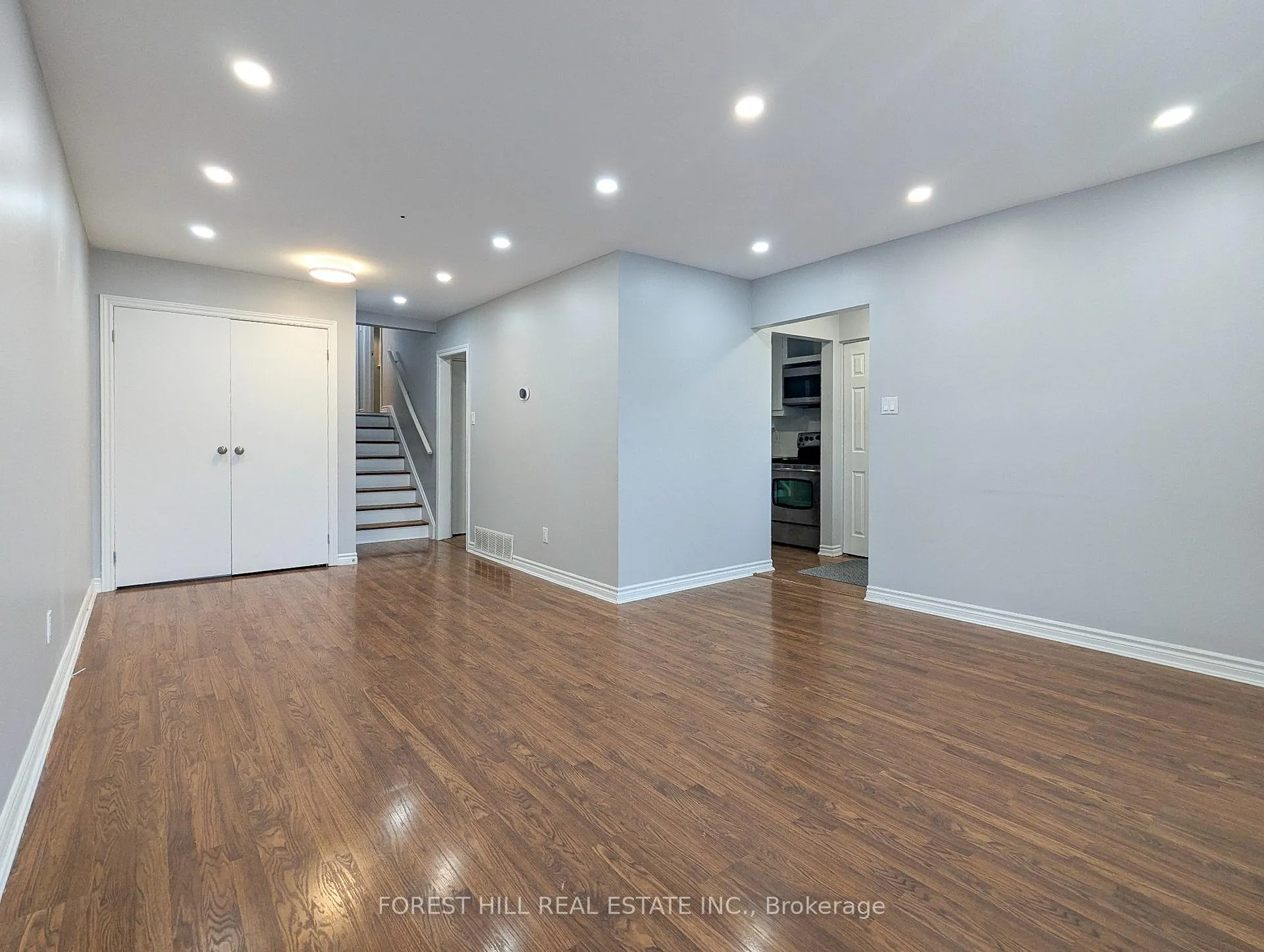 Photo 4 of Unit MAIN, 7 Burbank Pl, Barrie, Wellington — HOMEH