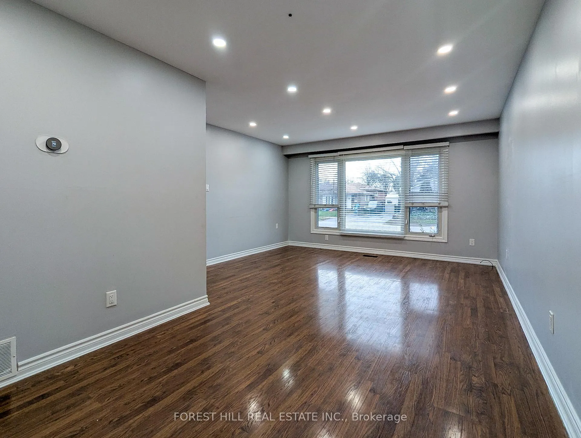 Photo 5 of Unit MAIN, 7 Burbank Pl, Barrie, Wellington — HOMEH