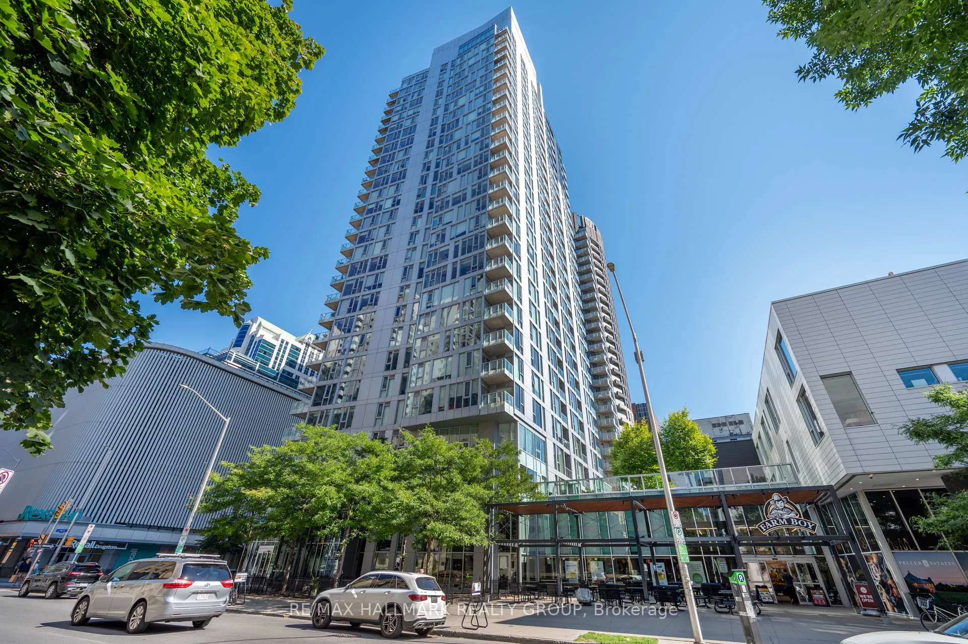 Front of Unit 1904, 179 Metcalfe Street