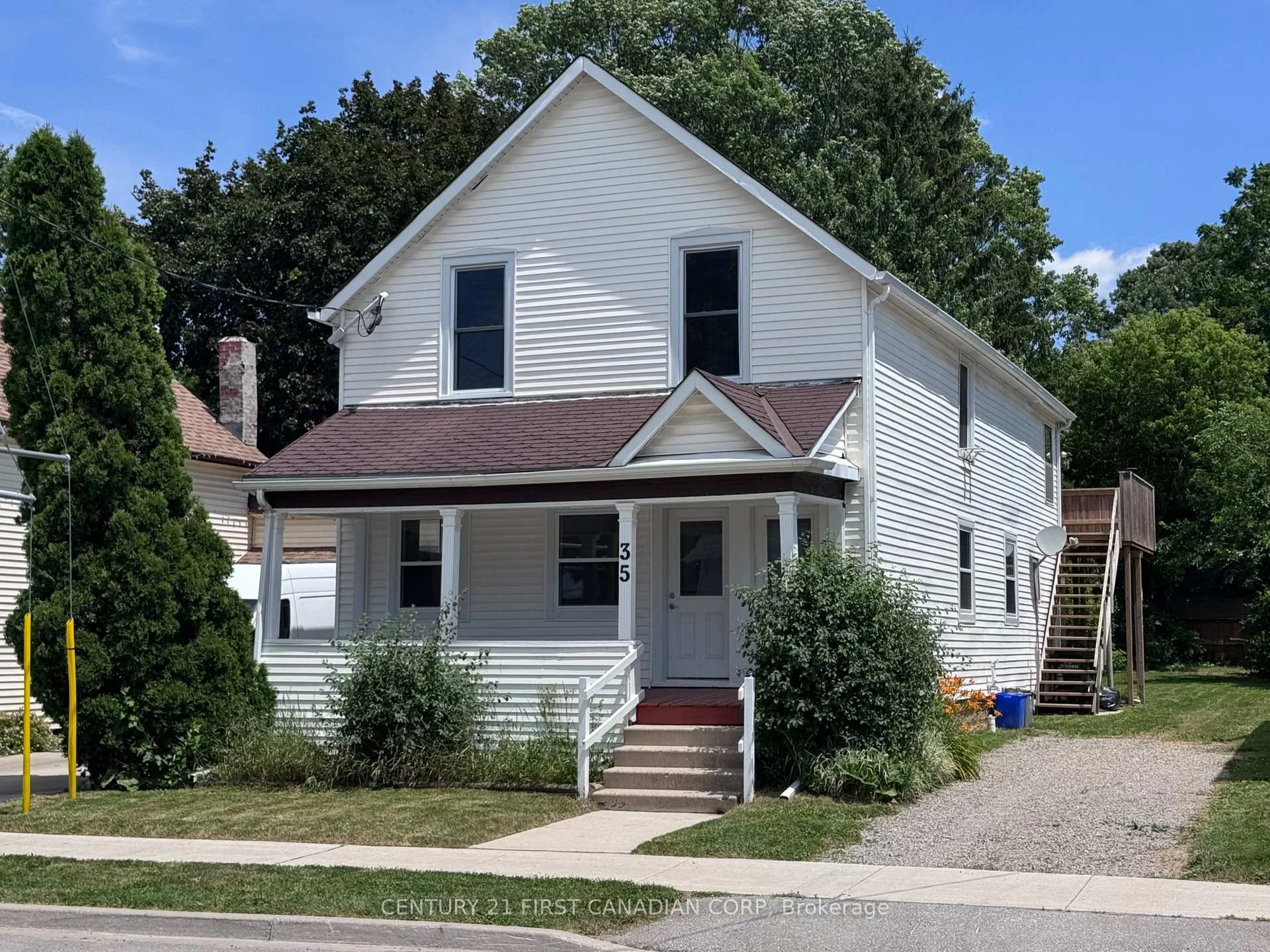Front of Unit Upper, 35 Inkerman Street