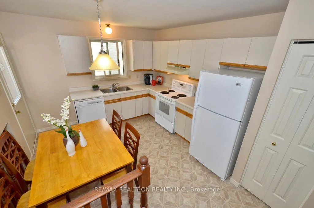 Photo 2 of 14 Brandy Lane Road, London, North I — HOMEH