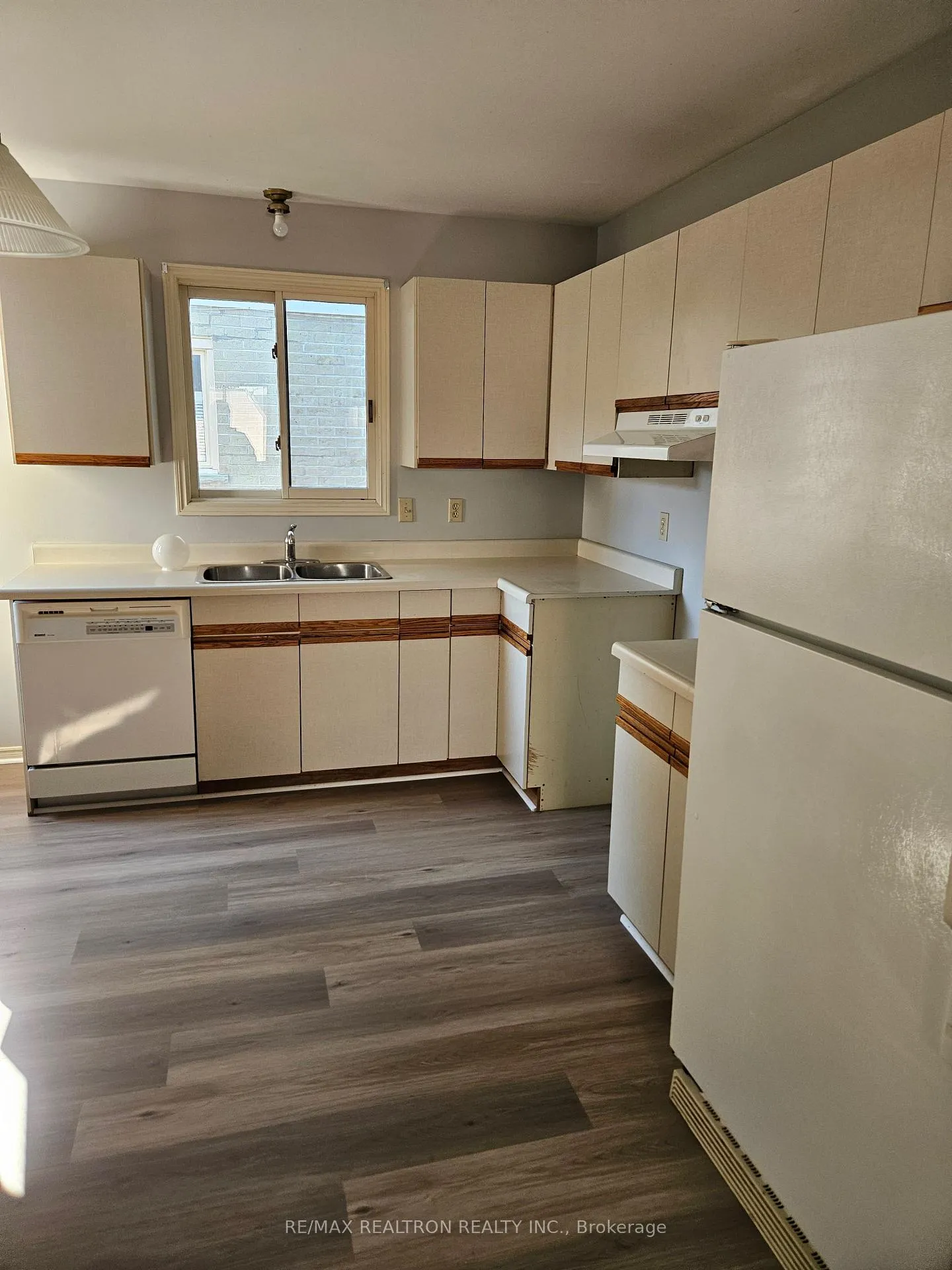 Photo 3 of 14 Brandy Lane Road, London, North I — HOMEH
