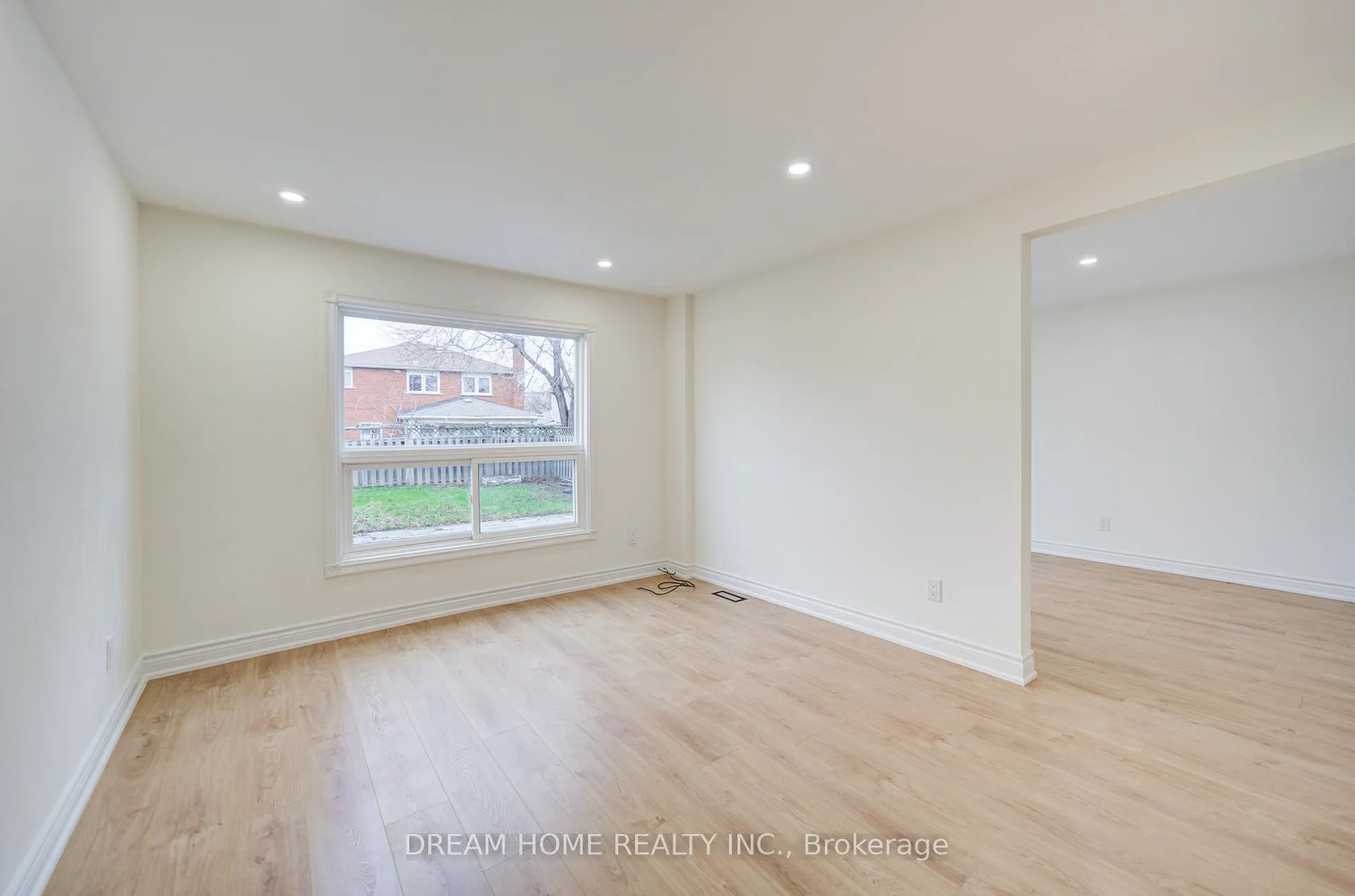 Photo 3 of 10 Karen Miles Crescent, Markham, Middlefield — HOMEH