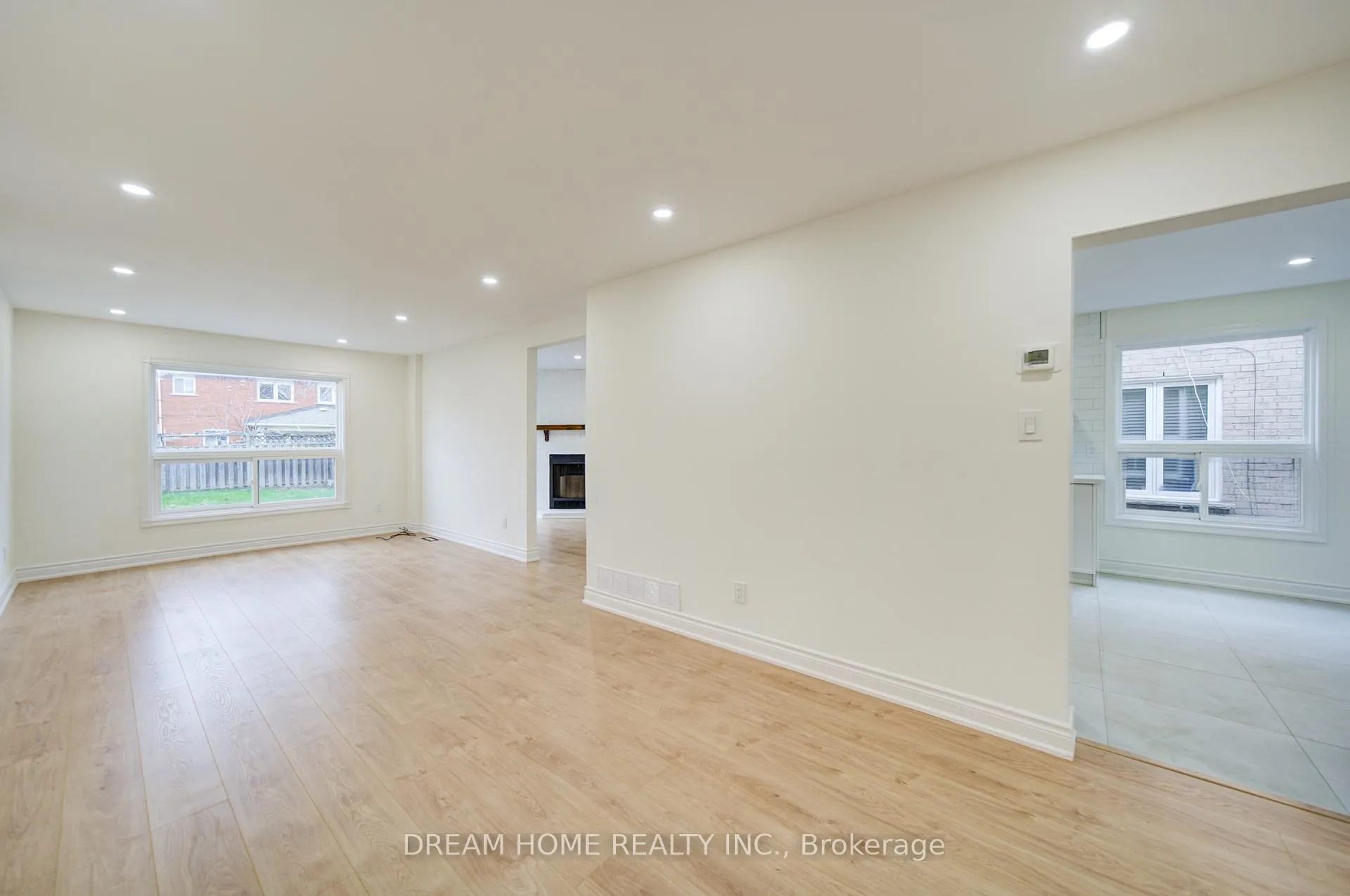 Photo 5 of 10 Karen Miles Crescent, Markham, Middlefield — HOMEH