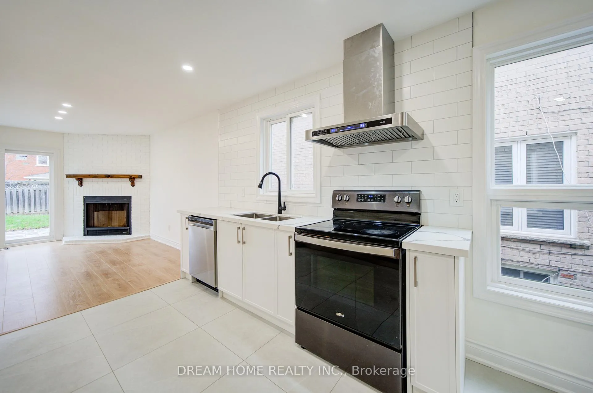 Photo 7 of 10 Karen Miles Crescent, Markham, Middlefield — HOMEH
