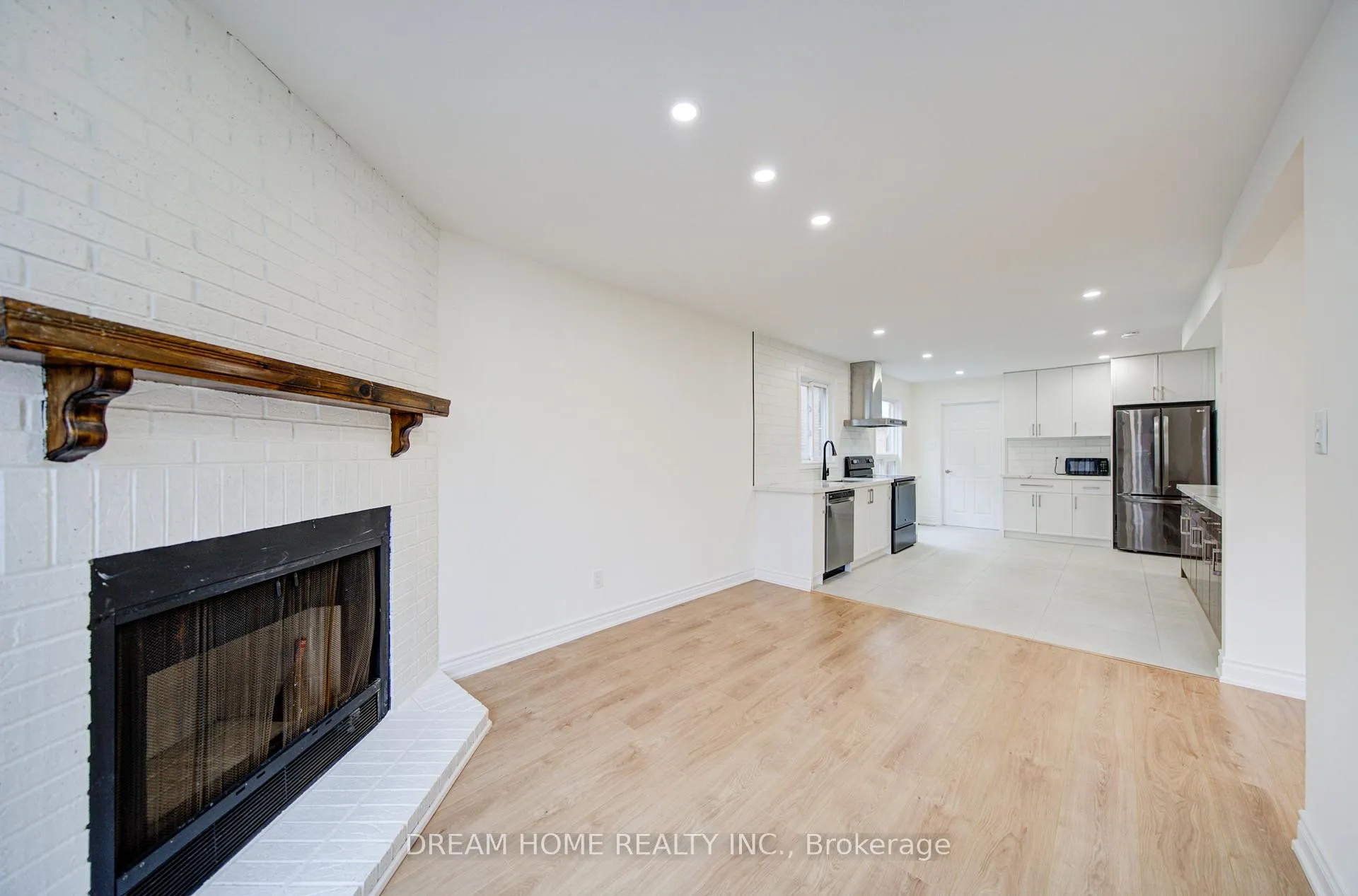Photo 9 of 10 Karen Miles Crescent, Markham, Middlefield — HOMEH