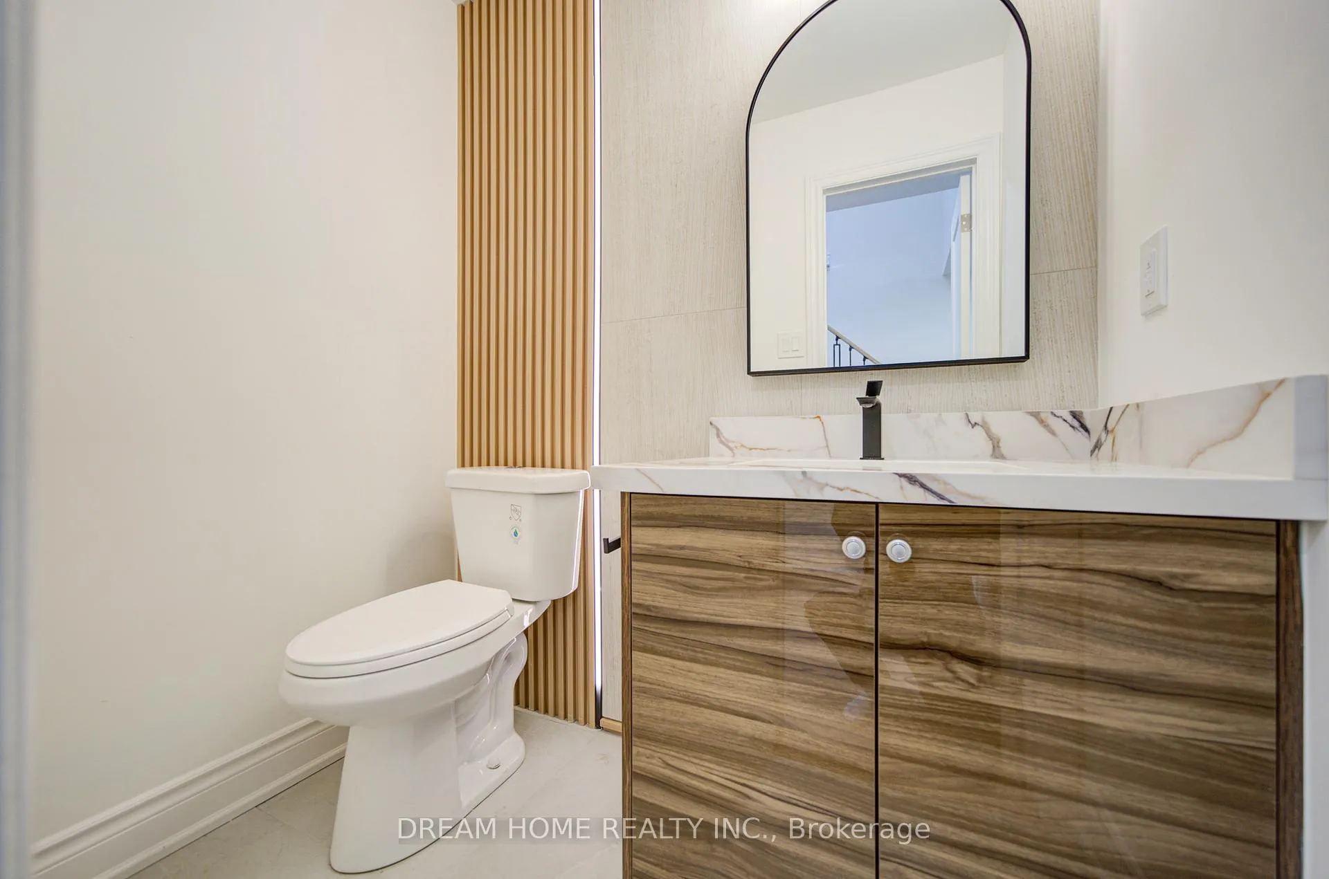 Photo 11 of 10 Karen Miles Crescent, Markham, Middlefield — HOMEH