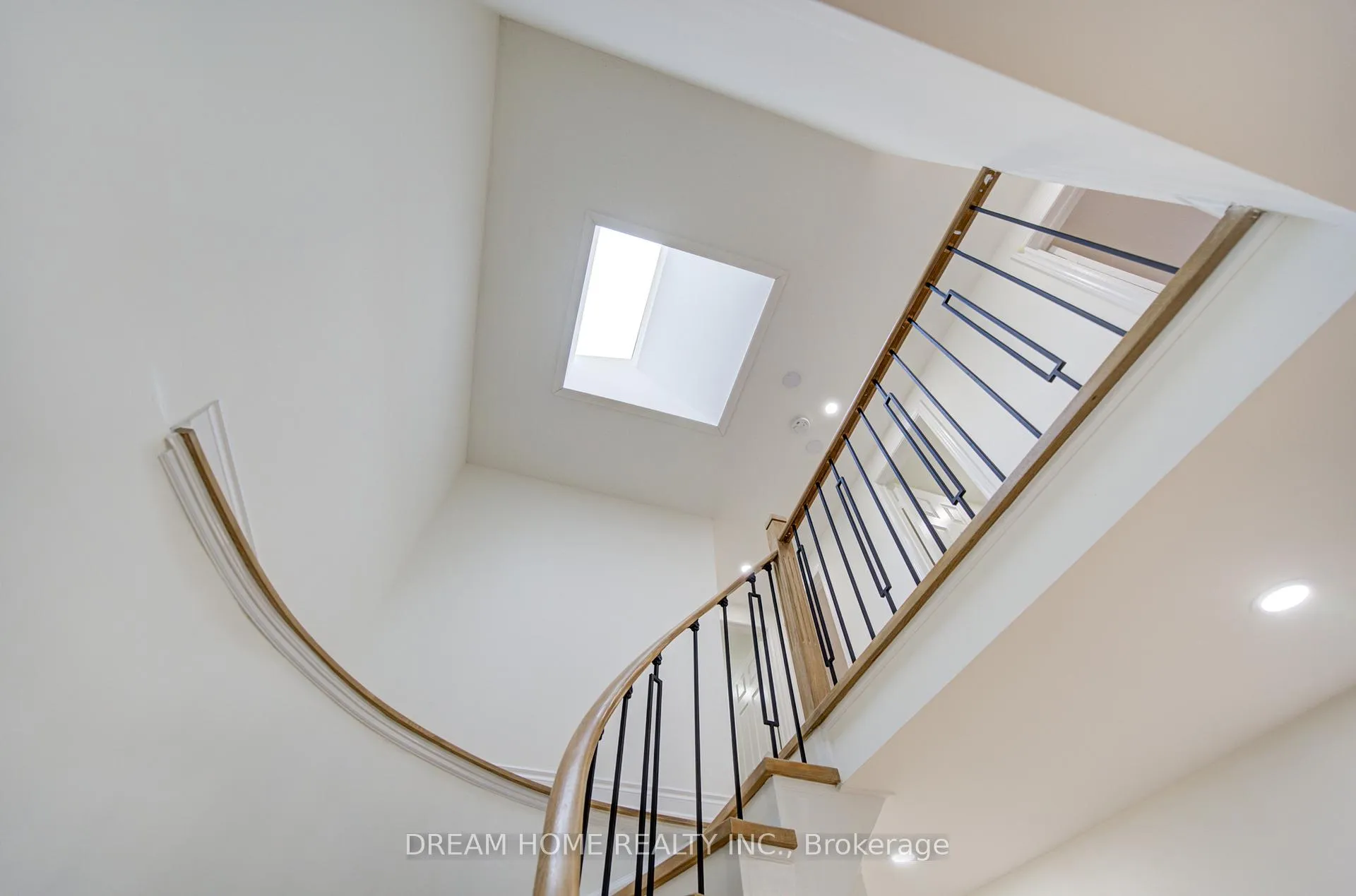 Photo 12 of 10 Karen Miles Crescent, Markham, Middlefield — HOMEH