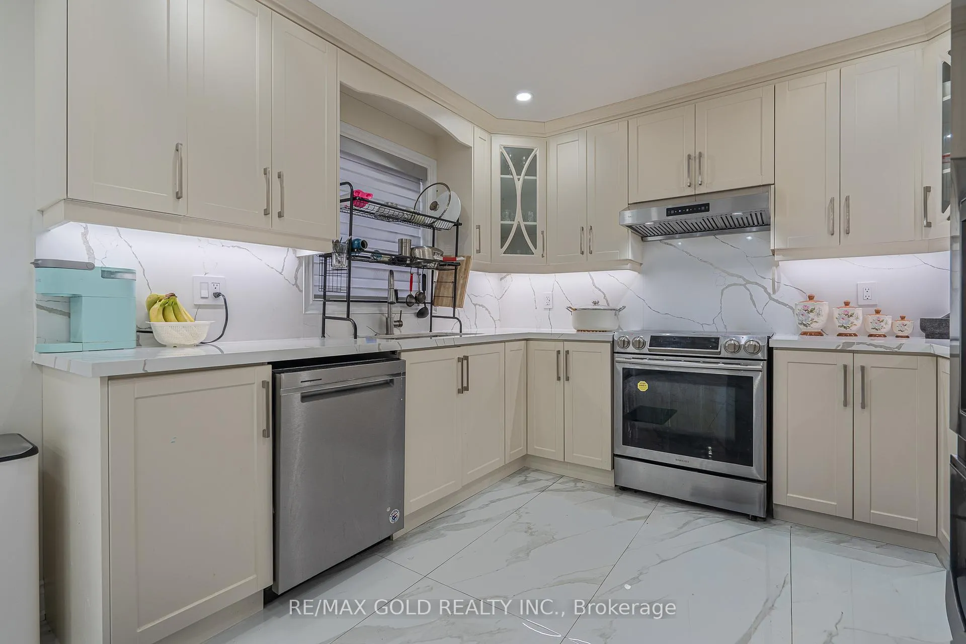 Photo 11 of 6 Meadow Glade Road, Brampton, Sandringham-Wellington — HOMEH