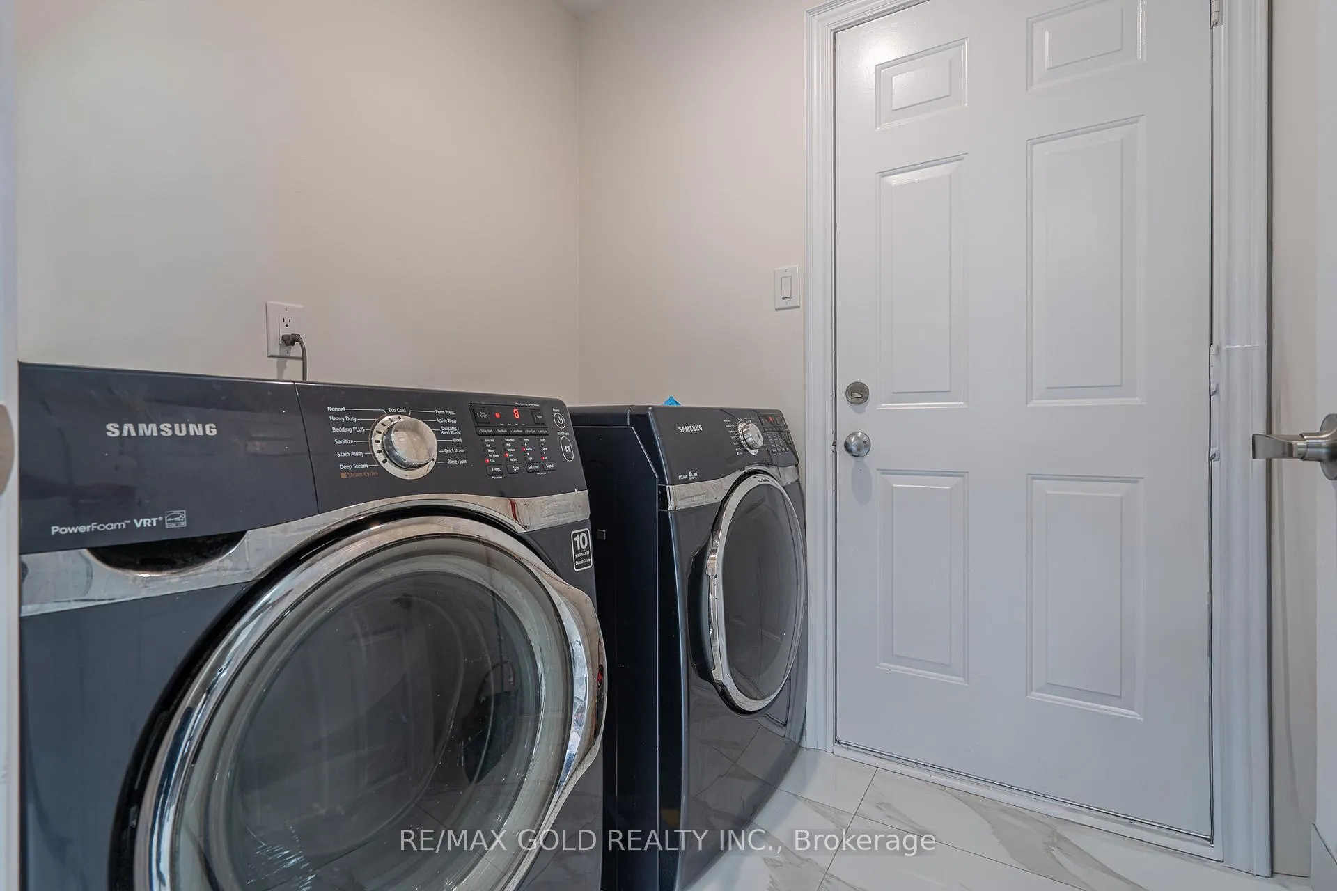 Photo 13 of 6 Meadow Glade Road, Brampton, Sandringham-Wellington — HOMEH