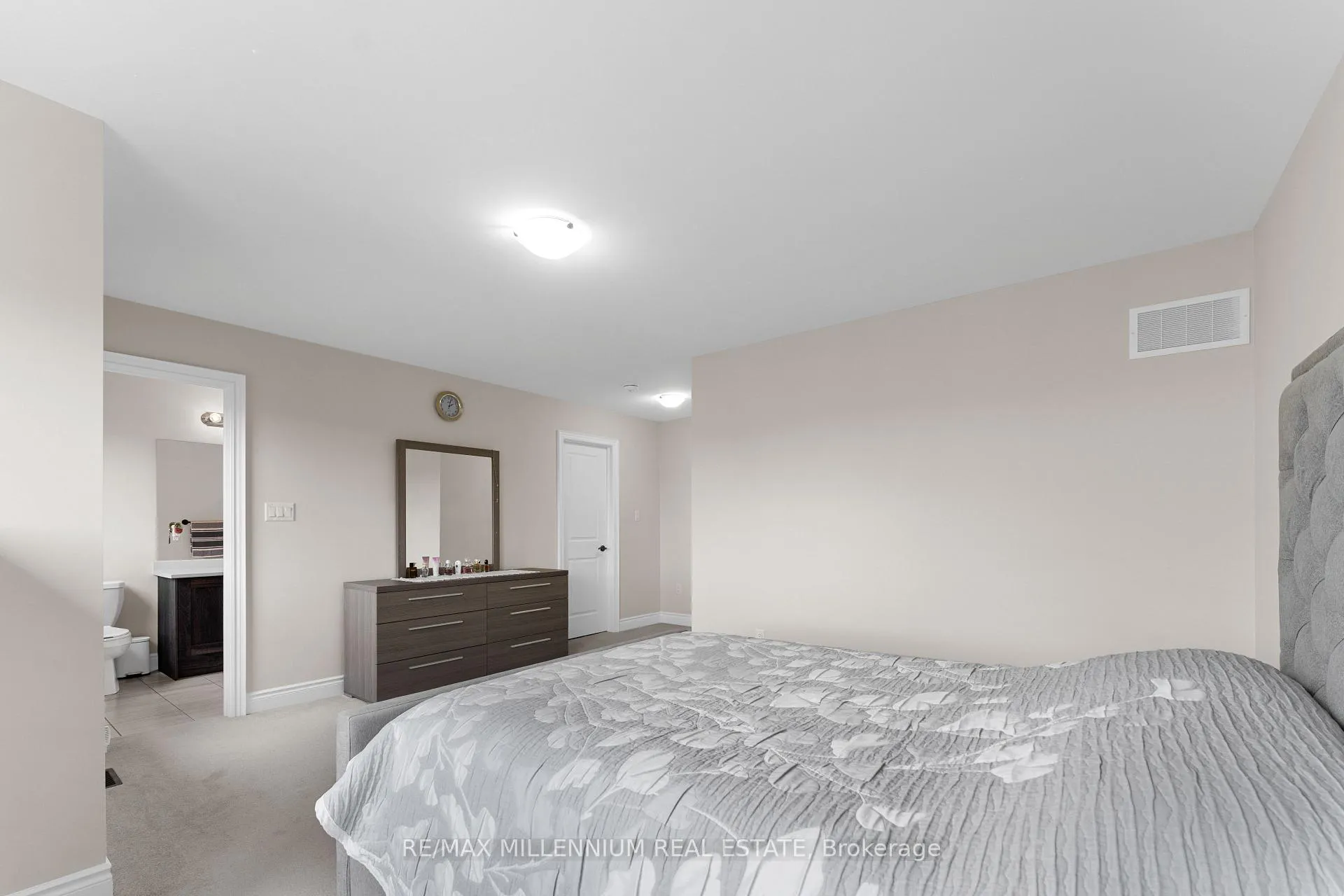Photo 18 of 106 Kennedy Boulevard, New Tecumseth, Rural New Tecumseth — HOMEH